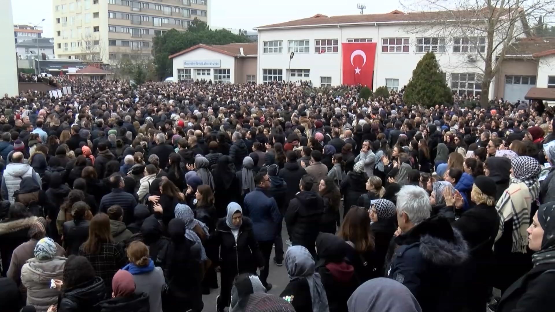 İstanbul- Öğrencisi tarafından öldürülen Fatma Nur Çelik için okulda tören düzenlendi  - Görsel 10