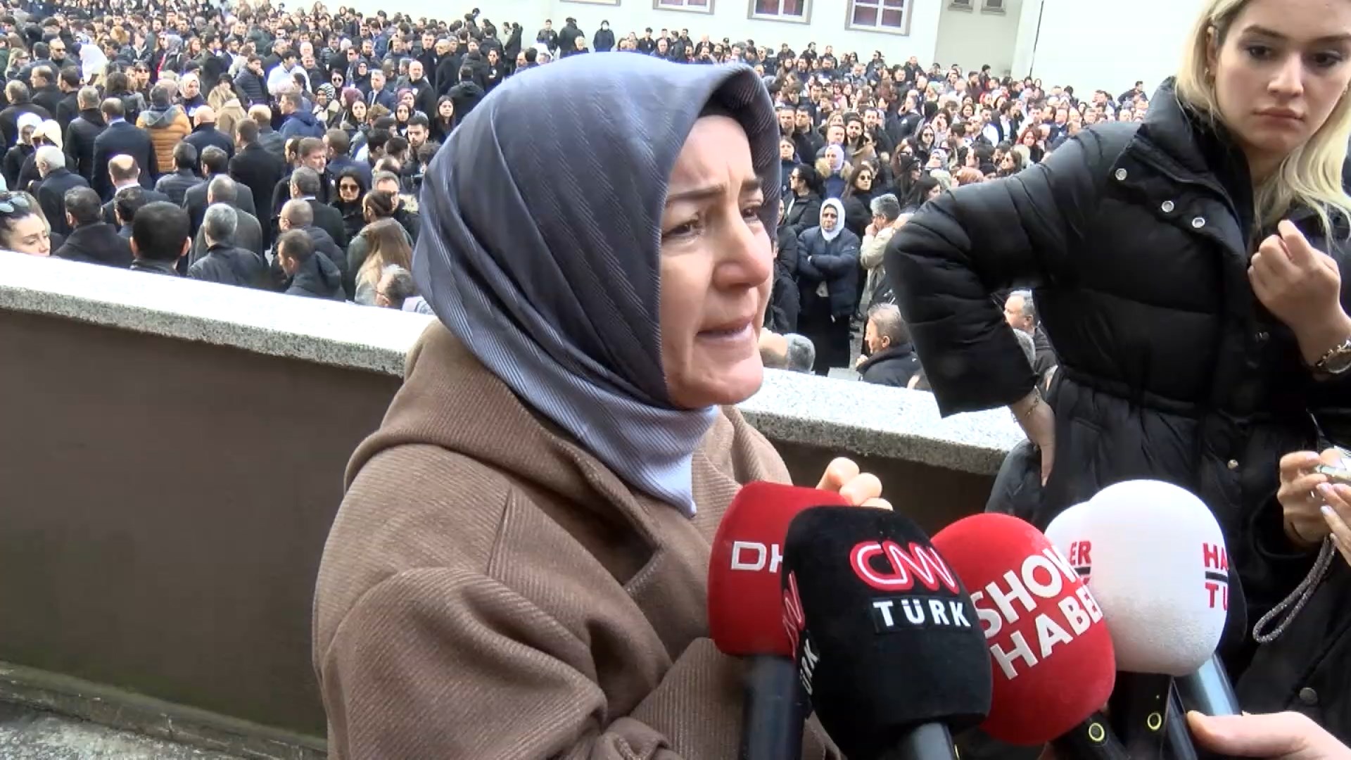 İstanbul- Öğrencisi tarafından öldürülen Fatma Nur Çelik için okulda tören düzenlendi  - Görsel 12