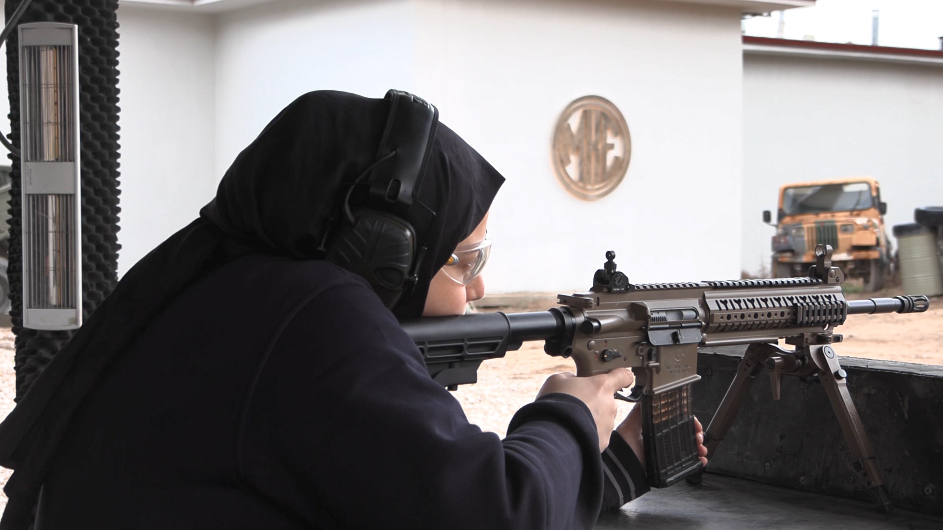Ankara - Mühendis Ümmügülsüm, Mehmetçik'in silahını test ediyor - Görsel 4