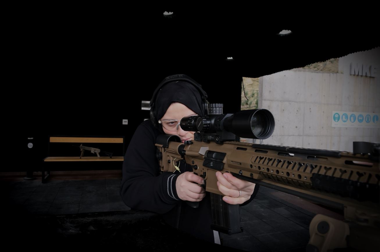 Ankara - Mühendis Ümmügülsüm, Mehmetçik'in silahını test ediyor - Görsel 7