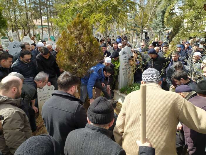 Seydişehir Merkez  Vaizi  Ali  Akbıyık'ın  ve Gazeteci Ahmet Akbıyık’ın Acı Günü: Mahmut Akbıyık Dualarla Defnedildi - Görsel 2