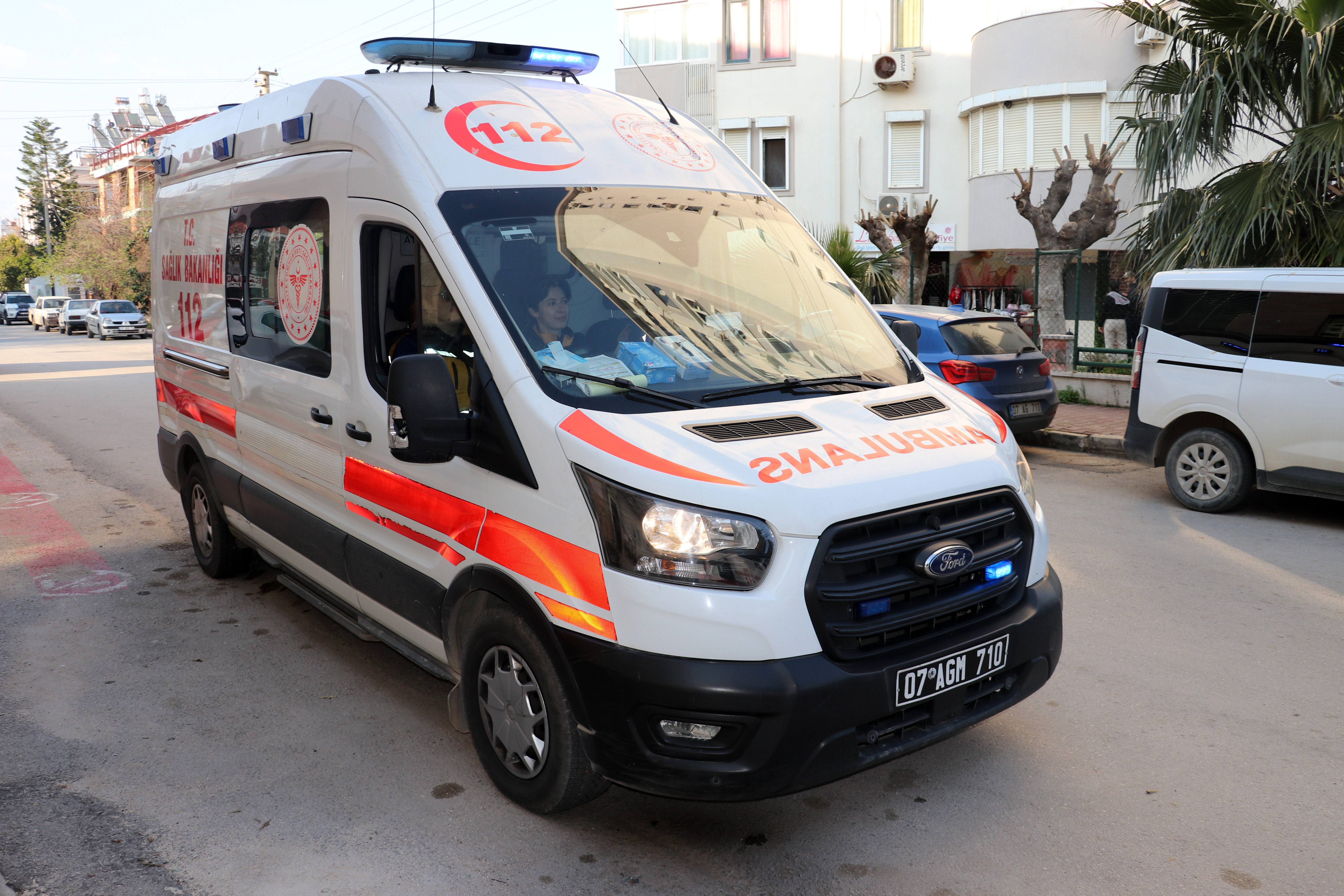 Ambulans şoförü Gülser: Direksiyonda saniyelerle yarışıyoruz - Görsel 9