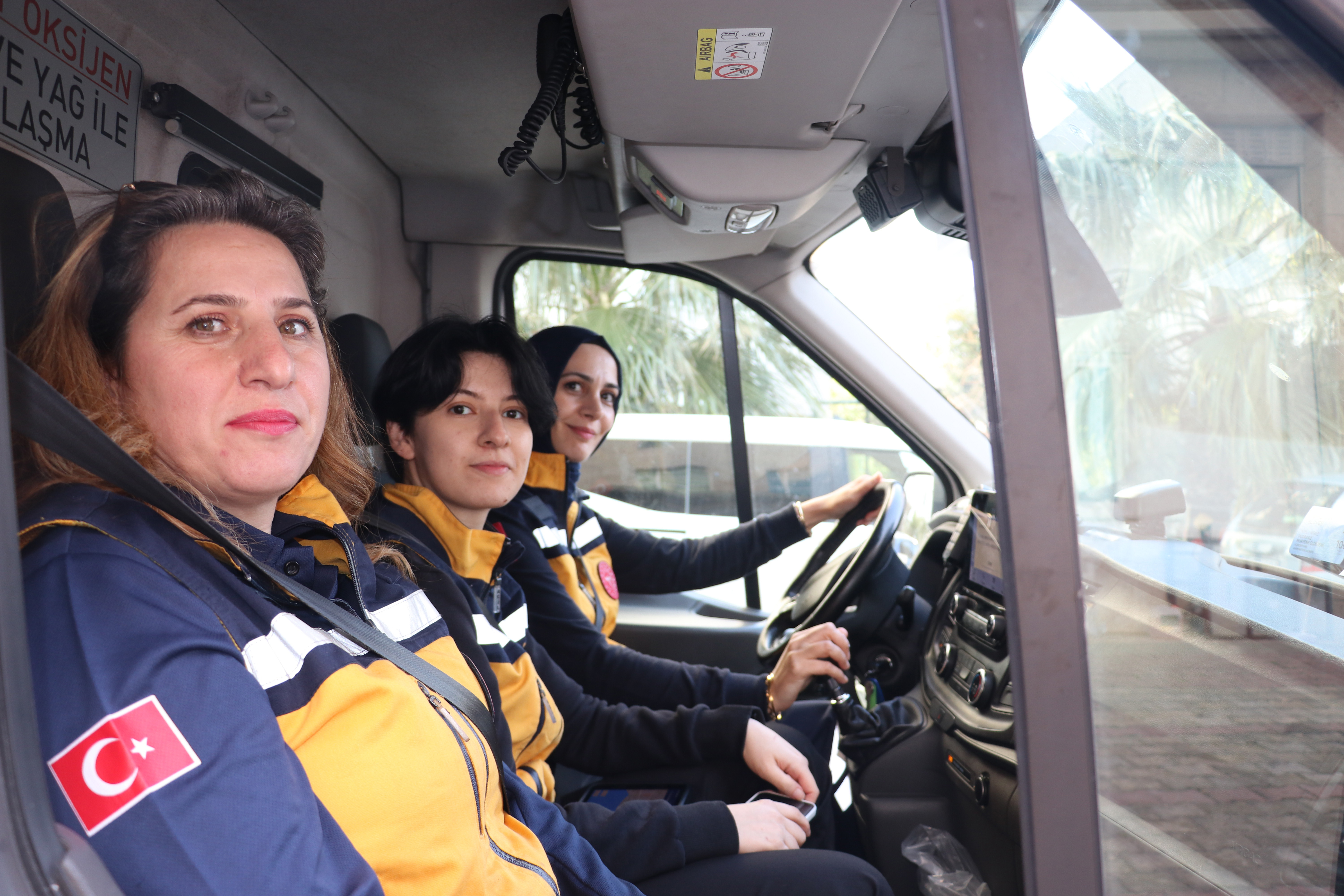 Ambulans şoförü Gülser: Direksiyonda saniyelerle yarışıyoruz - Görsel 10