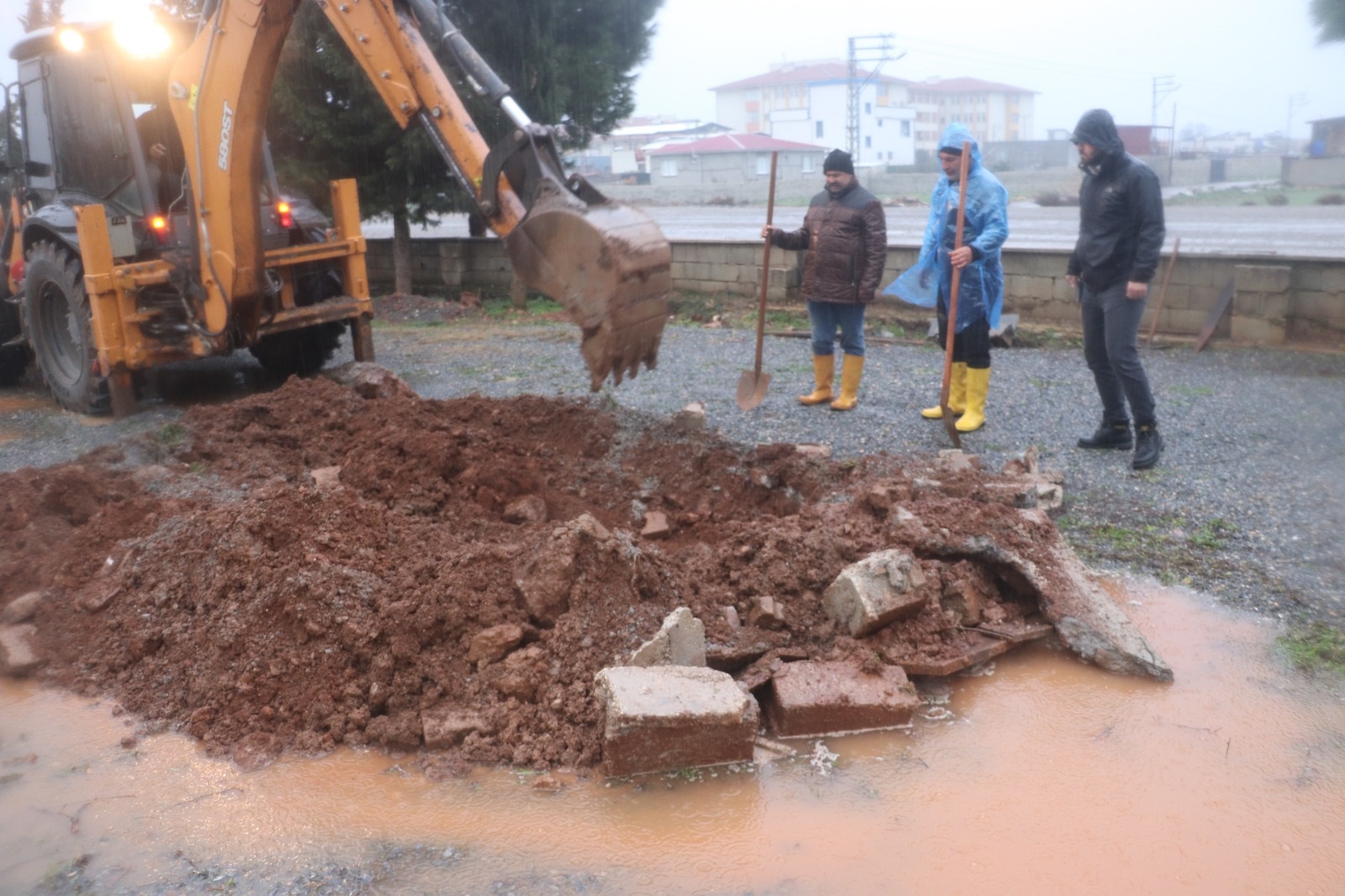 Depremde kaybolan İrem, annesinin adı ile defnedilmiş - Görsel 3