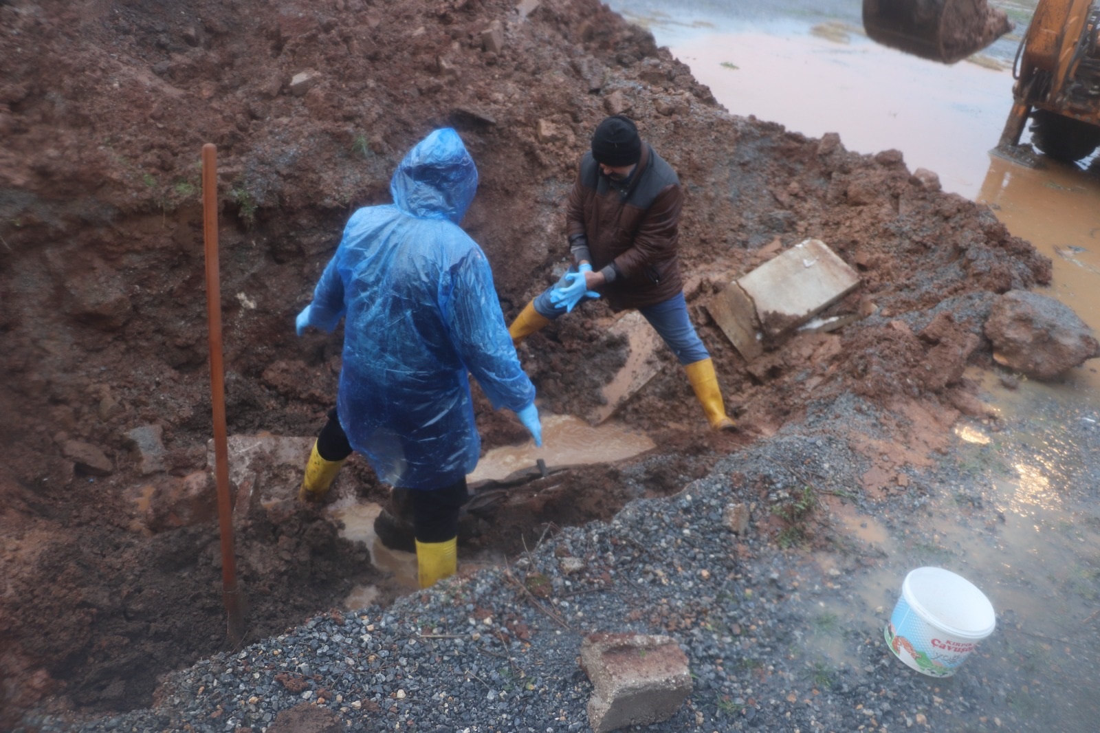 Depremde kaybolan İrem, annesinin adı ile defnedilmiş - Görsel 5