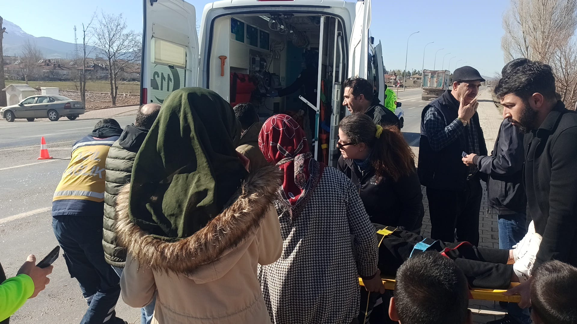 Seydişehir'de İki Otomobil Çarpıştı: 2 Yaralı - Görsel 1