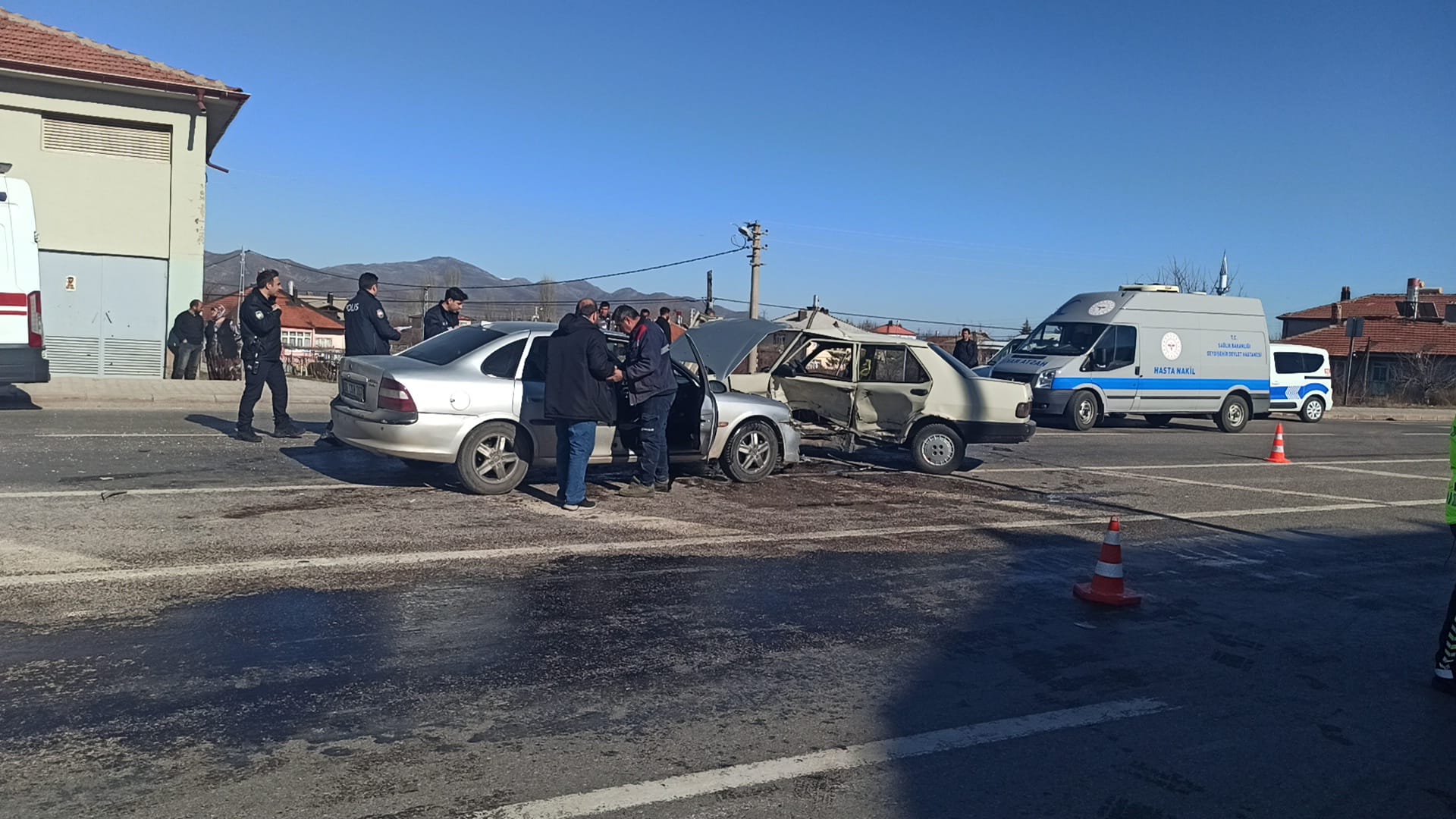 Seydişehir'de İki Otomobil Çarpıştı: 2 Yaralı - Görsel 6