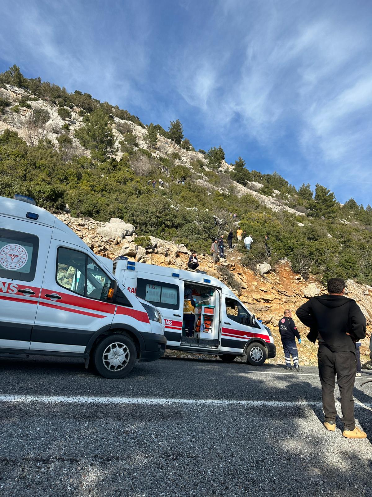 Mersin'de işçi servisi, uçurumdan yuvarlandı; 3 ölü, 11 yaralı - Görsel 4