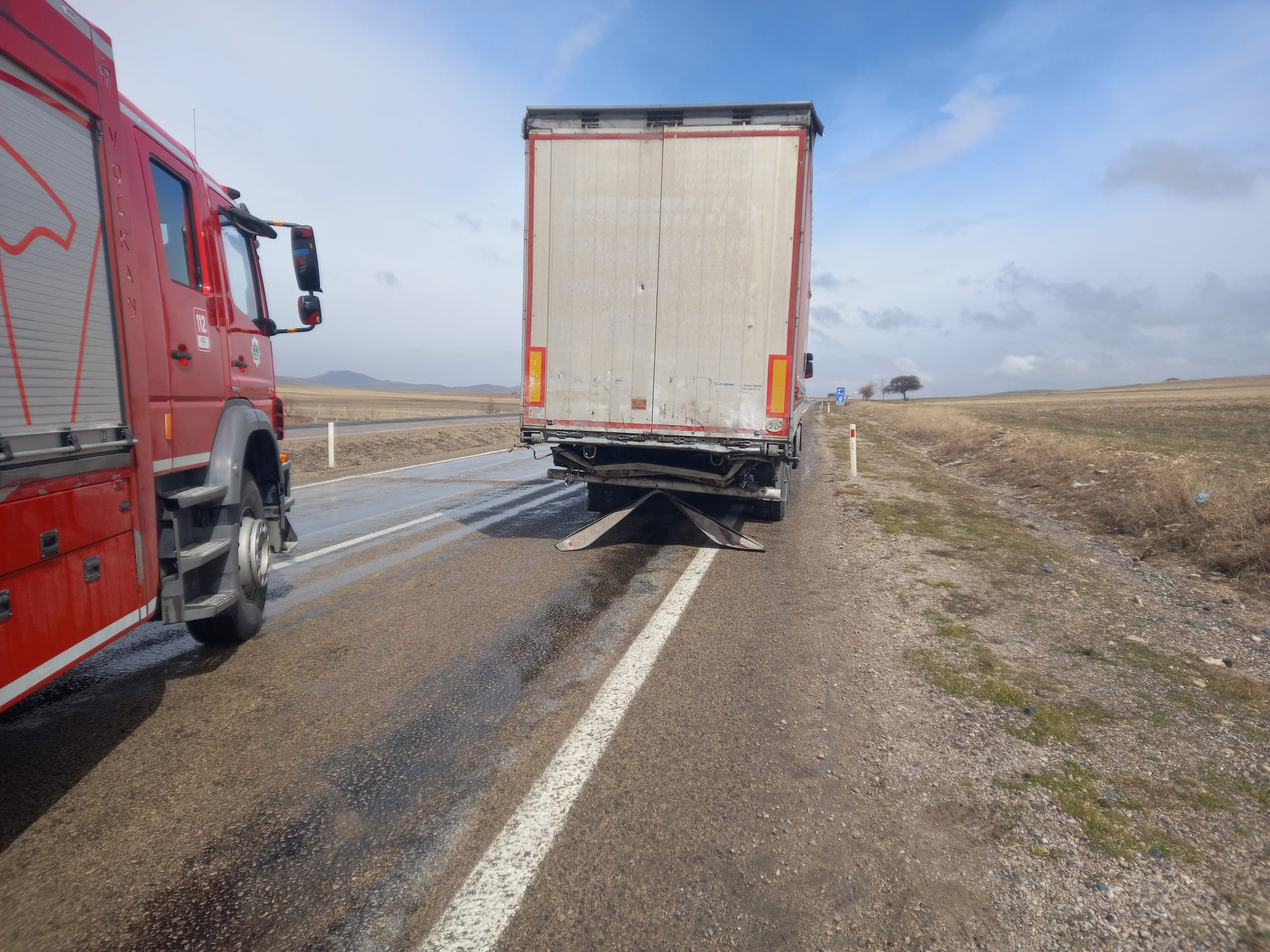 Aksaray - Babasından izinsiz alıp, kuzenleriyle gezintiye çıktığı otomobil TIR’a çarptı: 1 ölü, 3 yaralı - Görsel 6