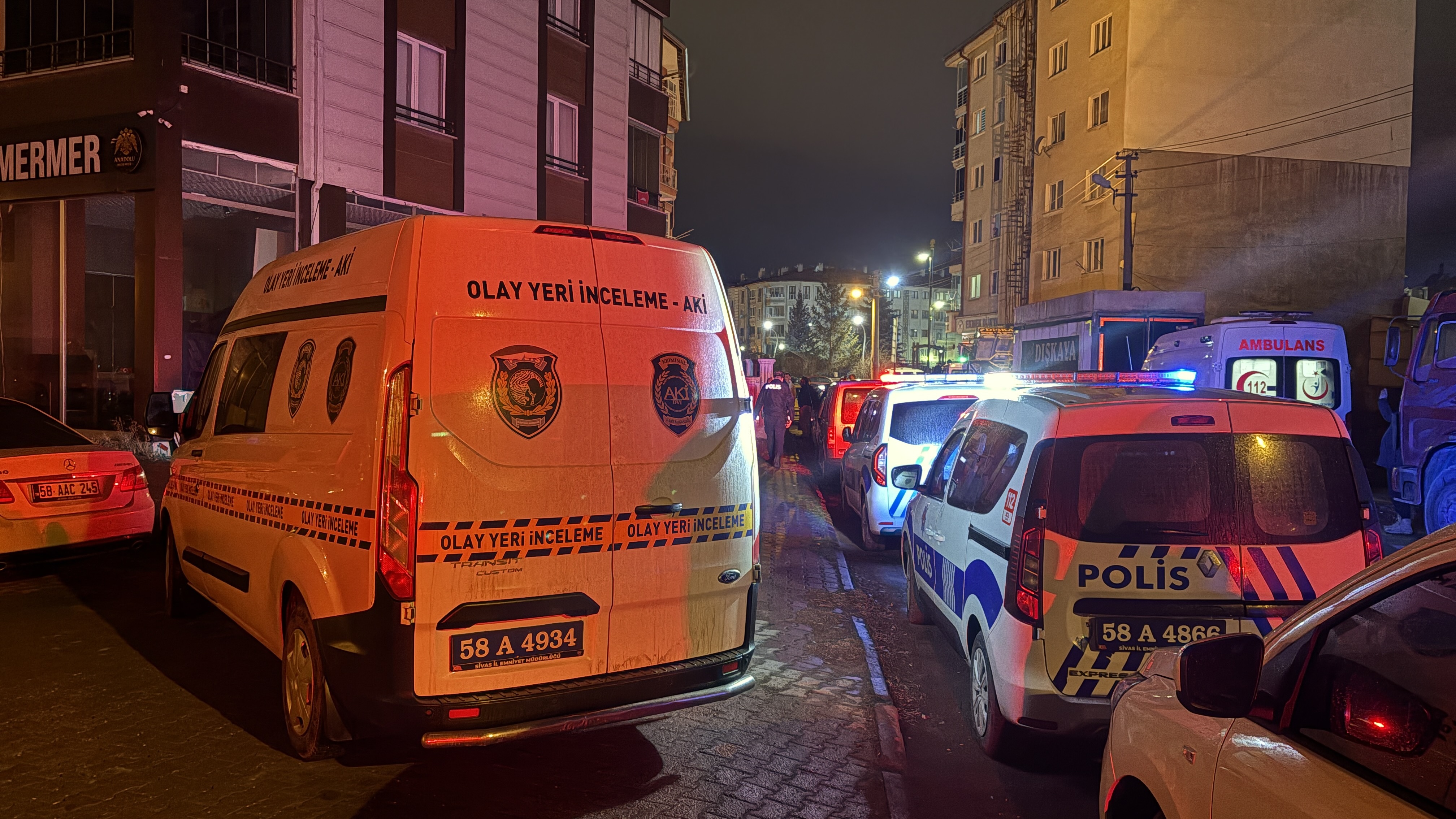 Baba ve ağabeyini tabancayla öldürdü, babaannesini yaraladı - Görsel 1