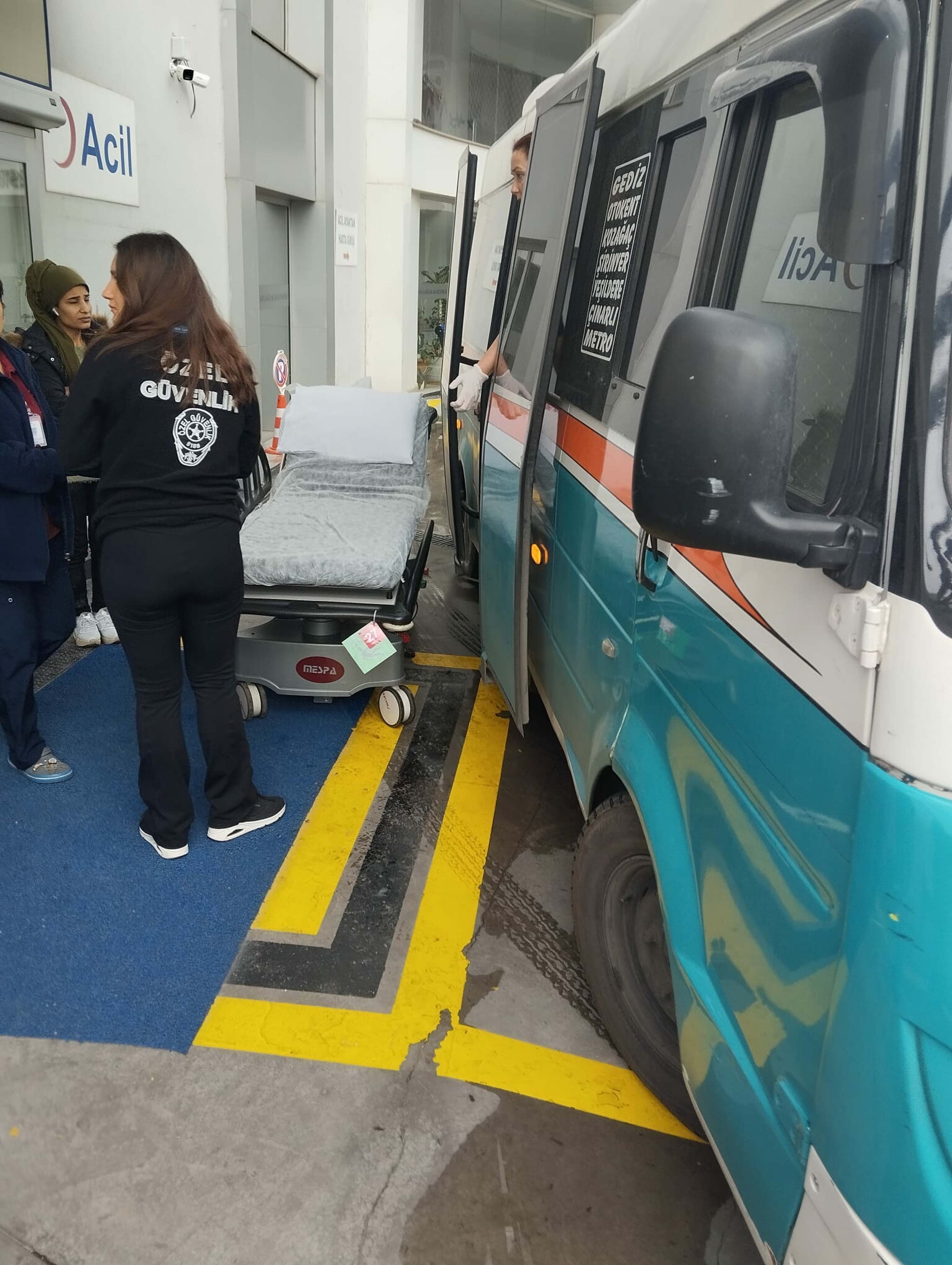 İzmir'de şehir içi dolmuşta doğum yaptı; anne ve kız bebeğin durumu iyi - Görsel 4