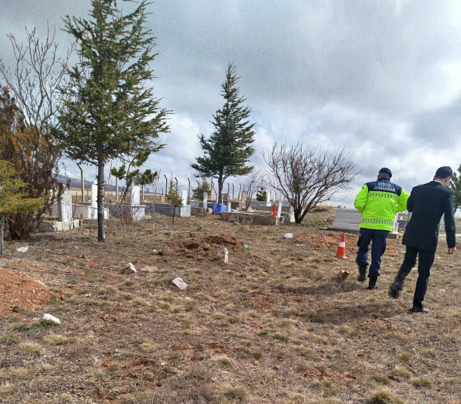 Aksaray - Boşanma aşamasındaki eşini anne ve babasının mezarı başında öldürüp, baldızını yaraladı - Görsel 1