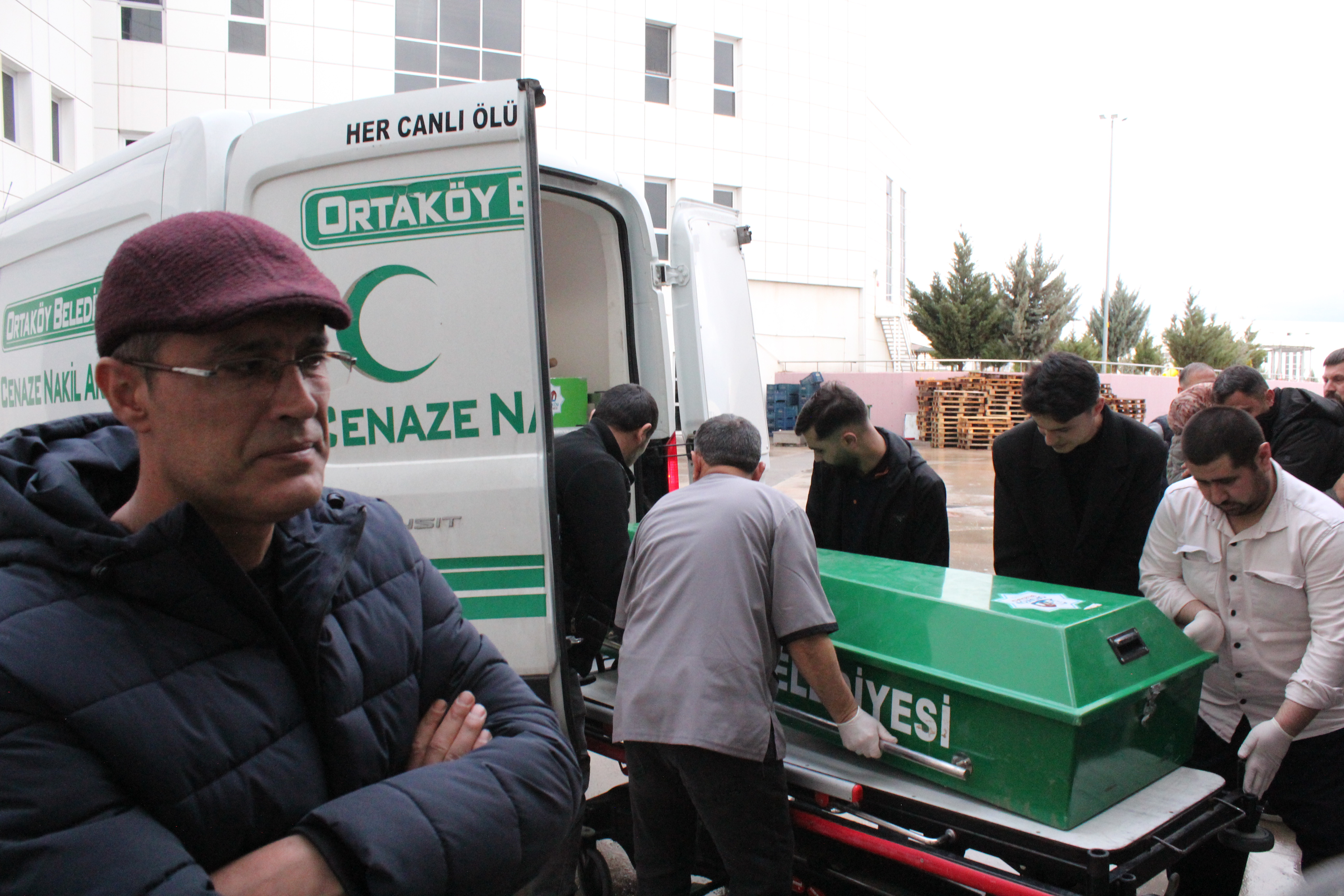 Aksaray - Boşanma aşamasındaki eşini anne ve babasının mezarı başında öldürüp, baldızını yaraladı - Görsel 5