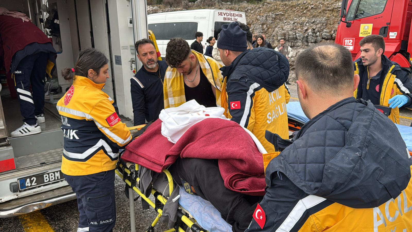 Seydişehir -Antalya kara yolunda yolcu otobüsü devrildi; 3'ü ağır, 20 yaralı - Görsel 5