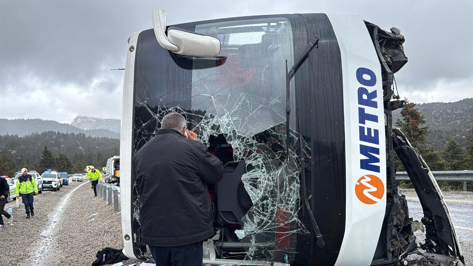 Seydişehir -Antalya kara yolunda yolcu otobüsü devrildi; 3'ü ağır, 20 yaralı - Görsel 6