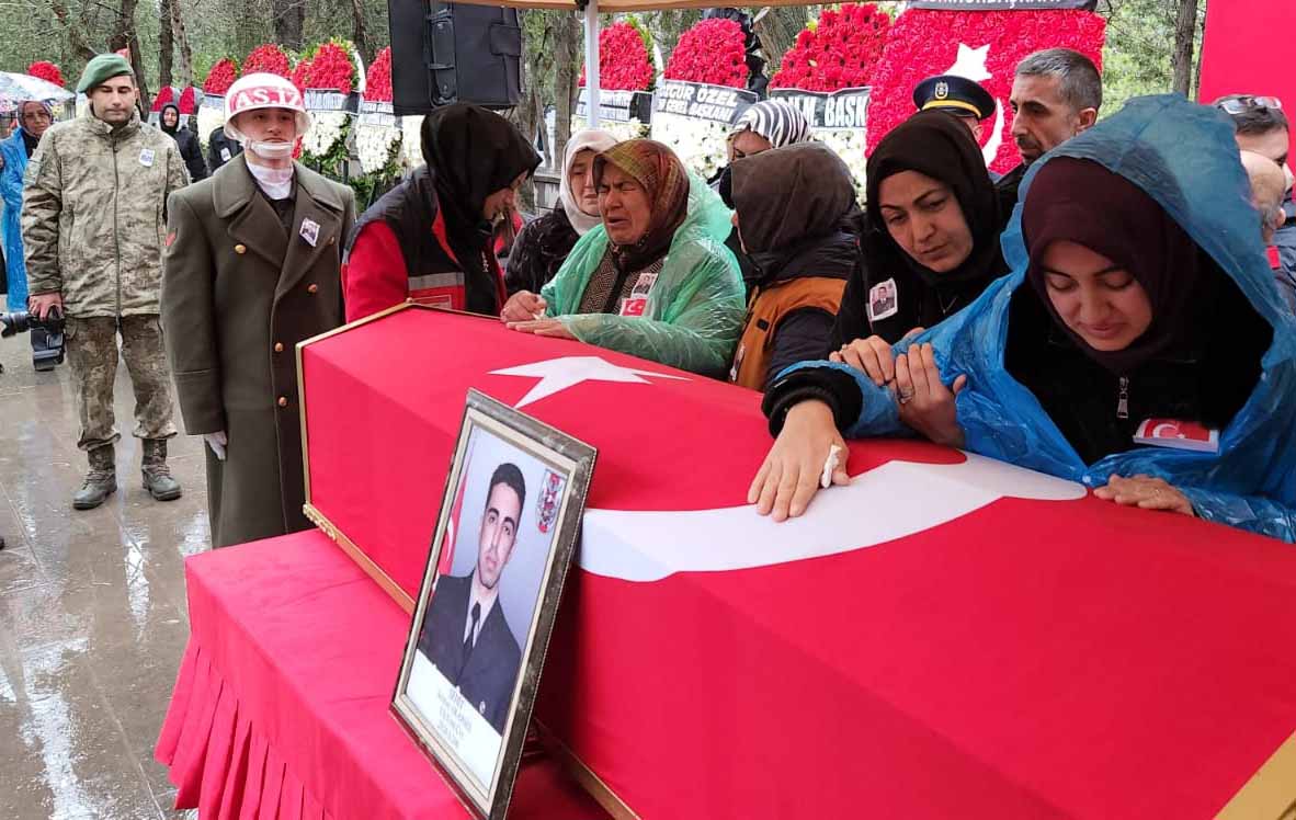 Kaza şehidi uzman çavuş, memleketi Konya’da toprağa verildi - Görsel 7