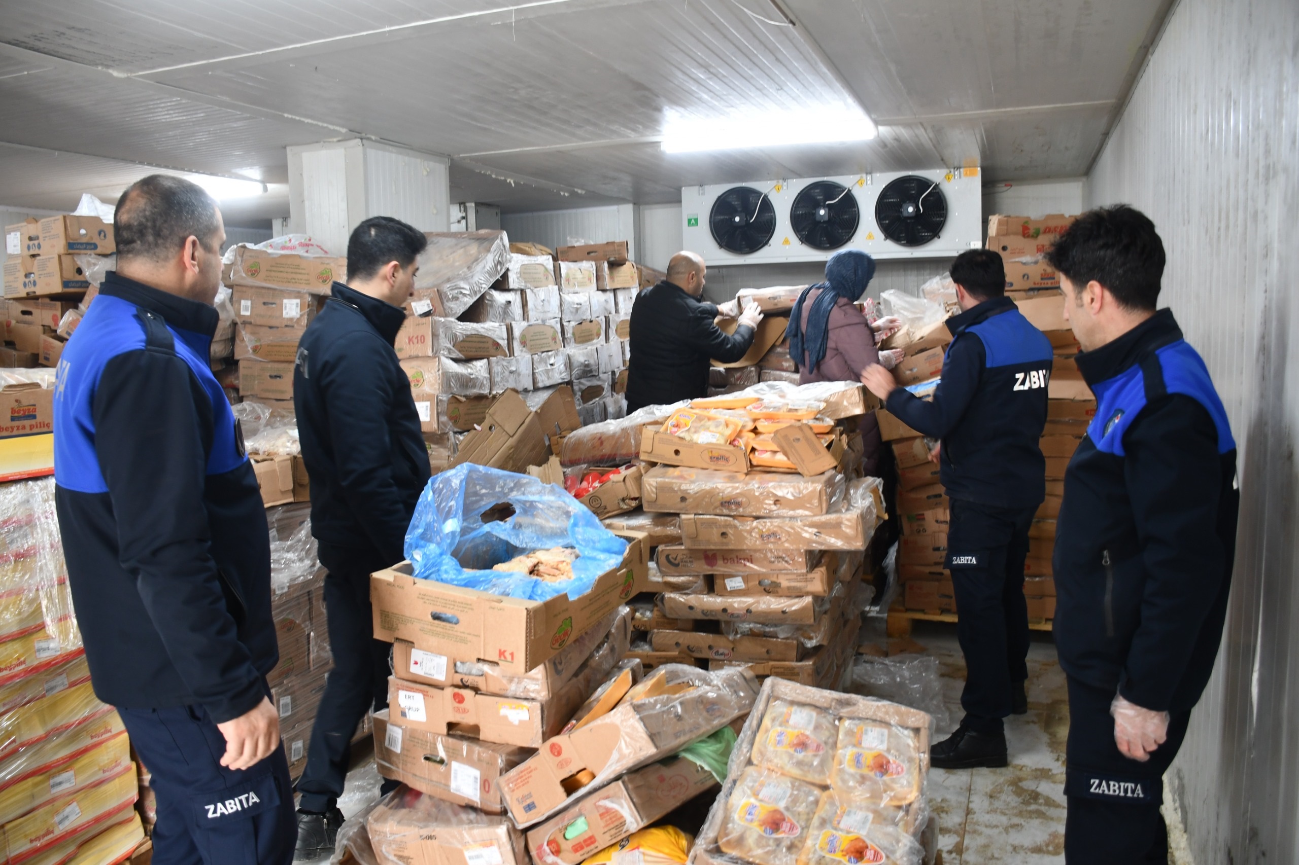 Şanlıurfa’da 50 ton bozuk tavuk eti ele geçirildi - Görsel 3