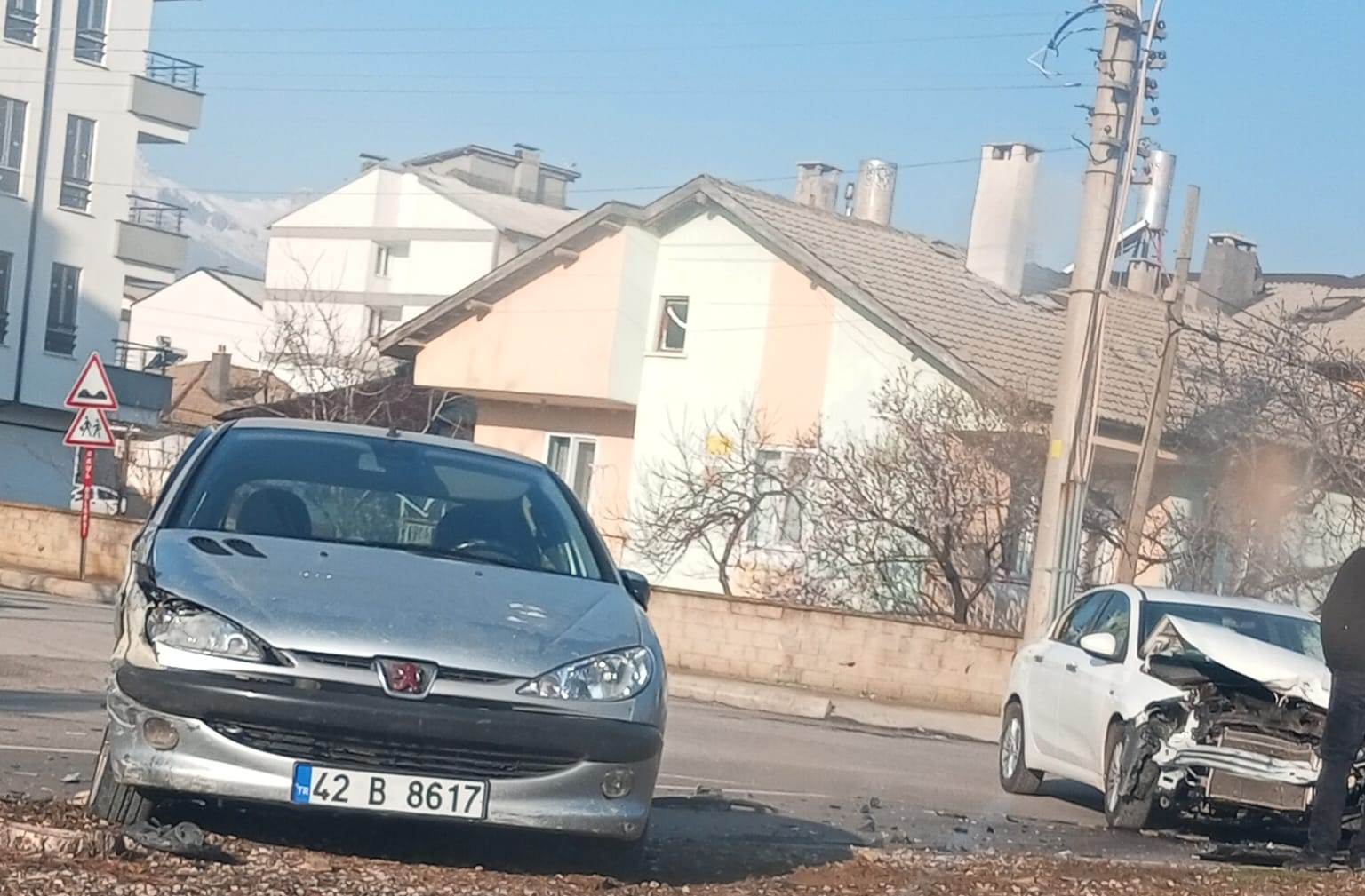 SEYDİŞEHİR’DE KORKUTAN KAZA: ŞANSA CAN KAYBI YOK! - Görsel 1