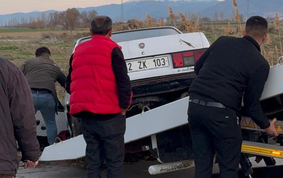 Seydişehir'de Korkutan Kaza: Otomobil Su Kanalına Uçtu - Görsel 2