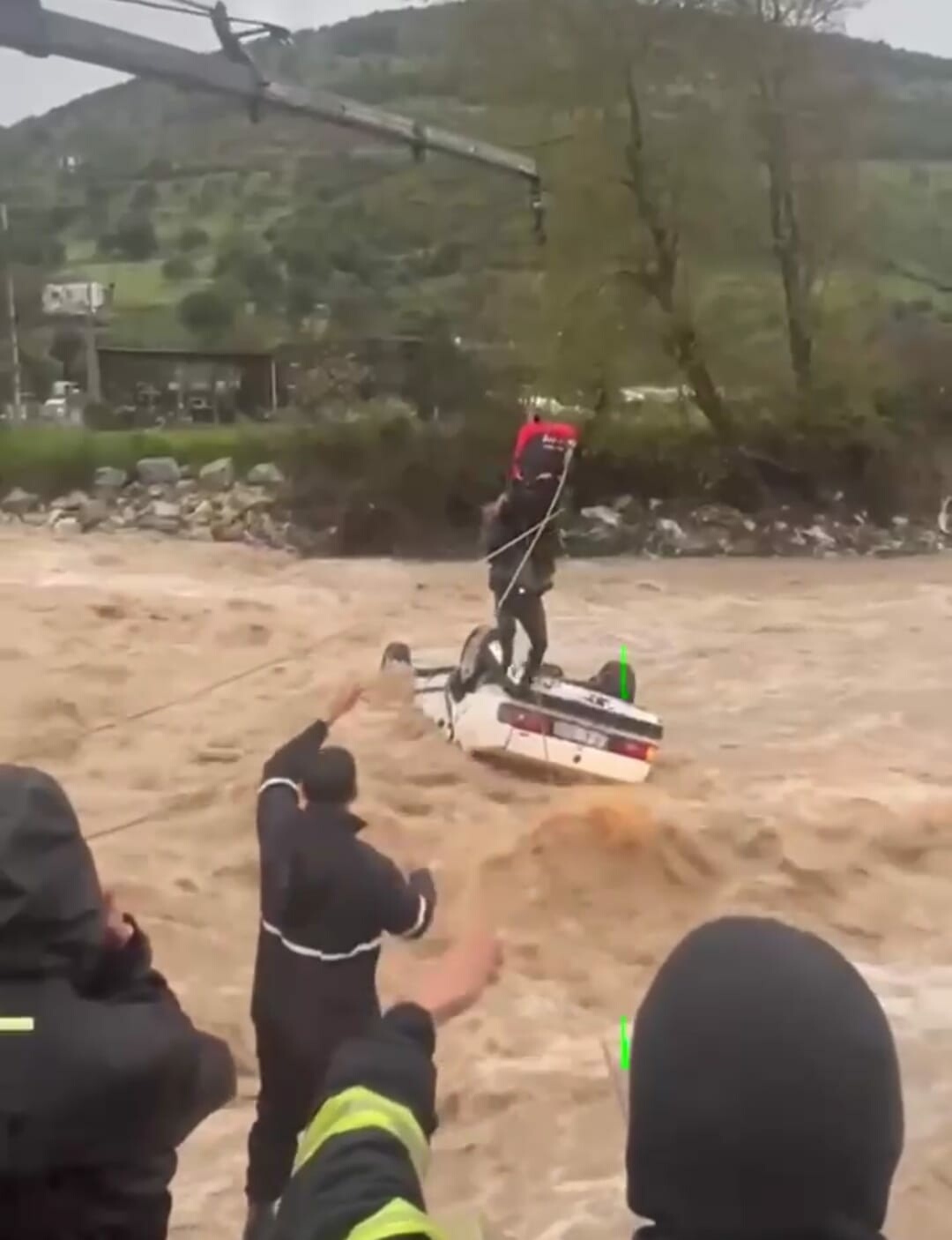 Muğla’da otomobil sel sularına kapıldı: 1 ölü, 1 yaralı - Görsel 1