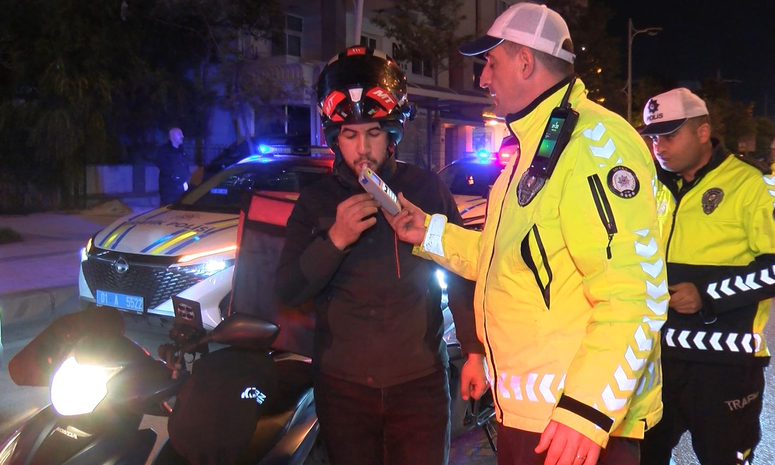 Trafik denetiminde ehliyeti iptal edildi, 'Beni çekmeyin, avukatım' dedi - Görsel 3