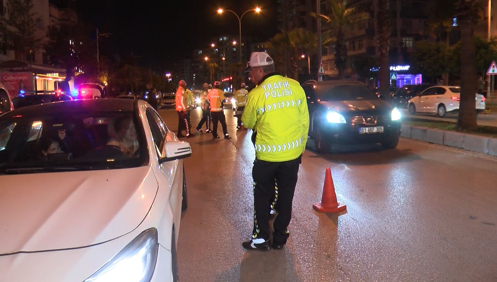 Trafik denetiminde ehliyeti iptal edildi, 'Beni çekmeyin, avukatım' dedi - Görsel 5