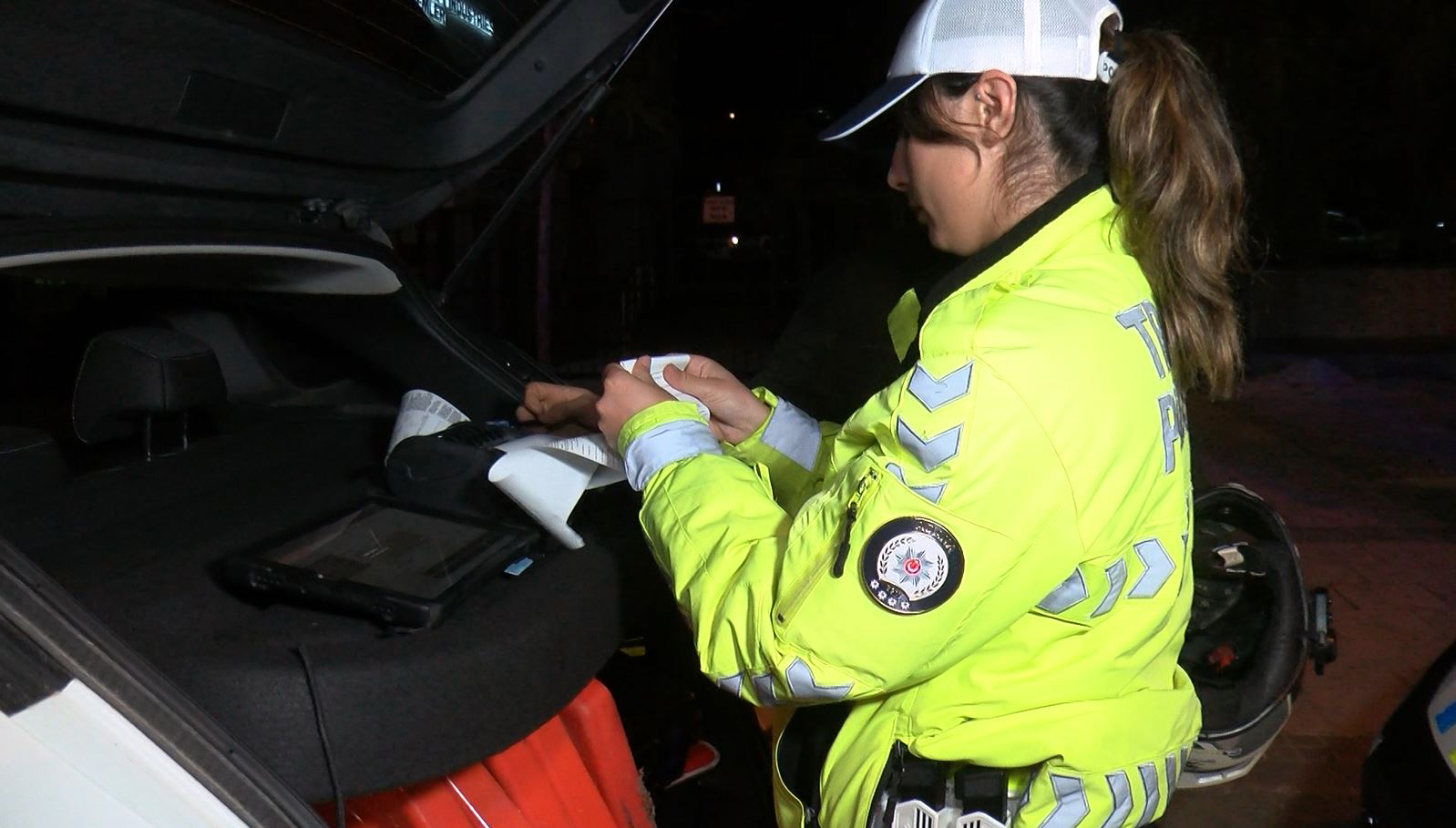Trafik denetiminde ehliyeti iptal edildi, 'Beni çekmeyin, avukatım' dedi - Görsel 6