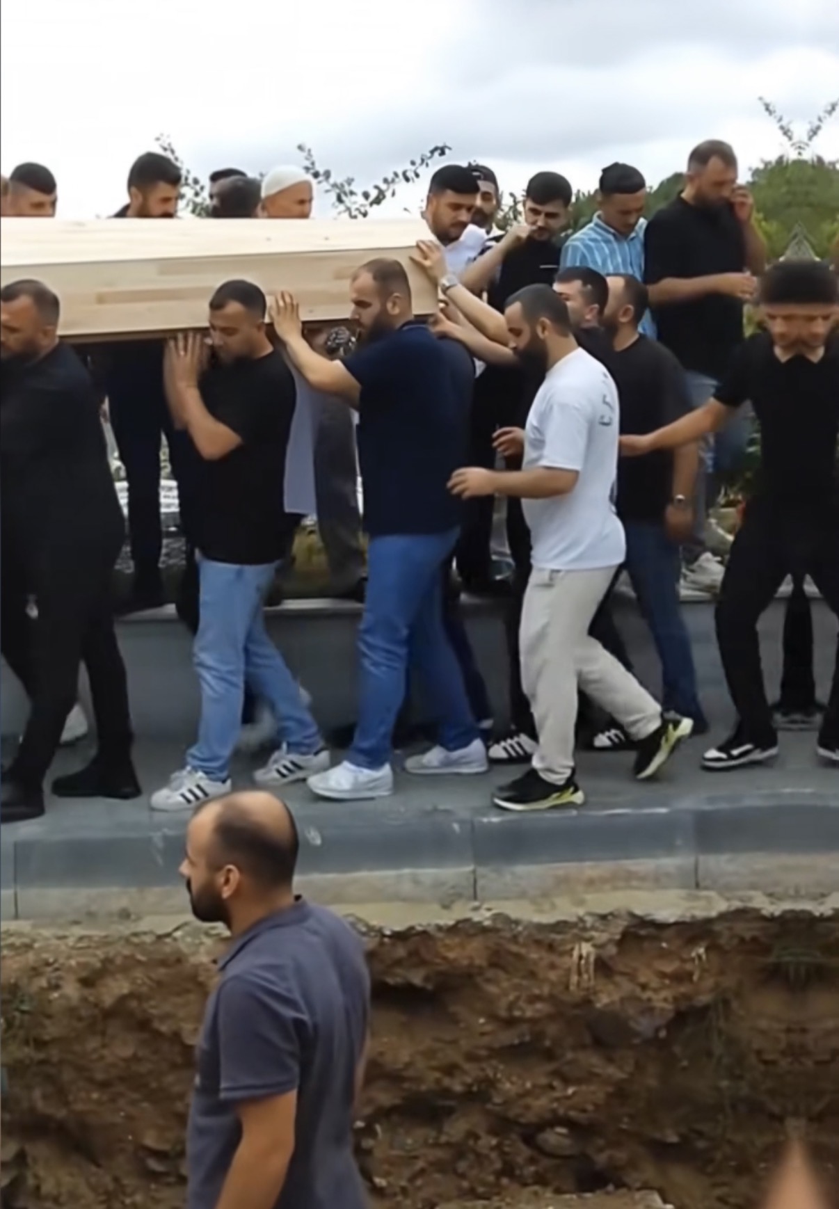 İstanbul - Sarıyer’de mezarlıktaki silahlı çatışma: Ölü sayısı 2'ye yükseldi; sahte kimlik kullanmış - Görsel 7