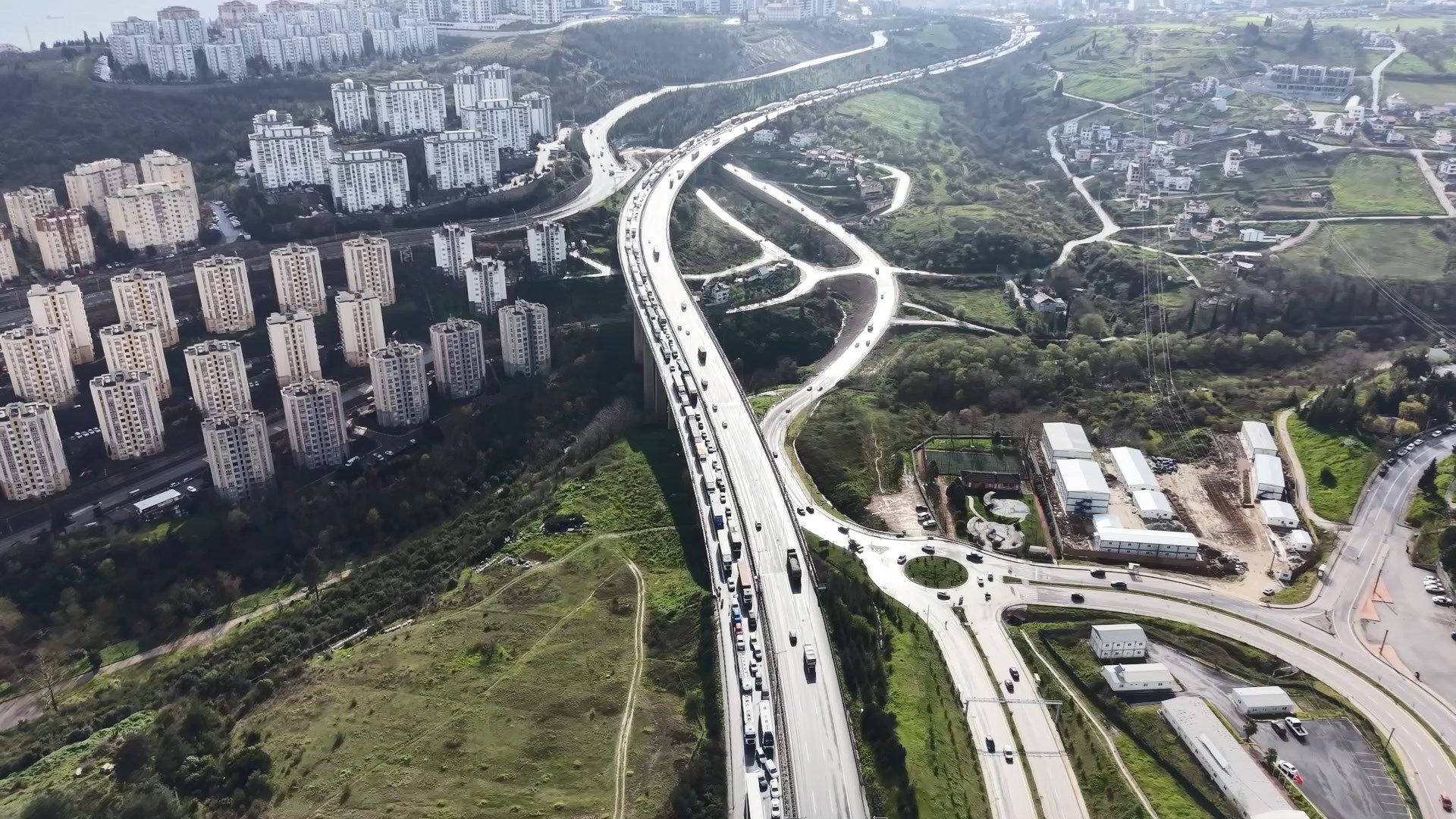 TEM’de 2 TIR, tanker ve otomobil çarpıştı: 2 ölü - Görsel 4