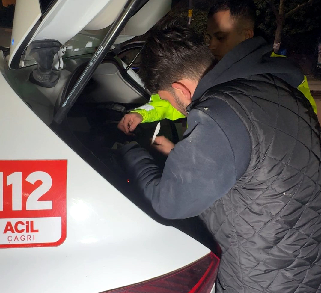 İstanbul- Avcılar'da denetim: Far yerine 'V for Vendetta' maskeli motosiklete ceza yağdı - Görsel 1