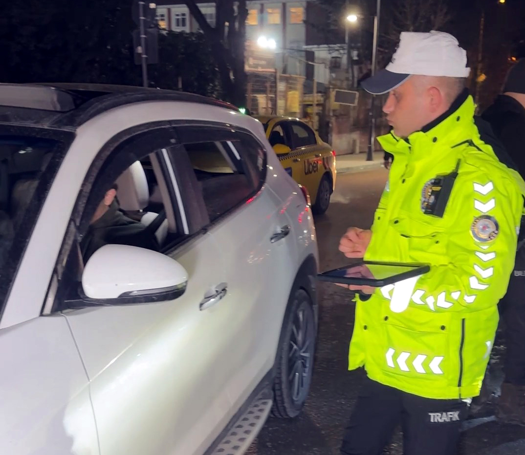 İstanbul- Avcılar'da denetim: Far yerine 'V for Vendetta' maskeli motosiklete ceza yağdı - Görsel 4