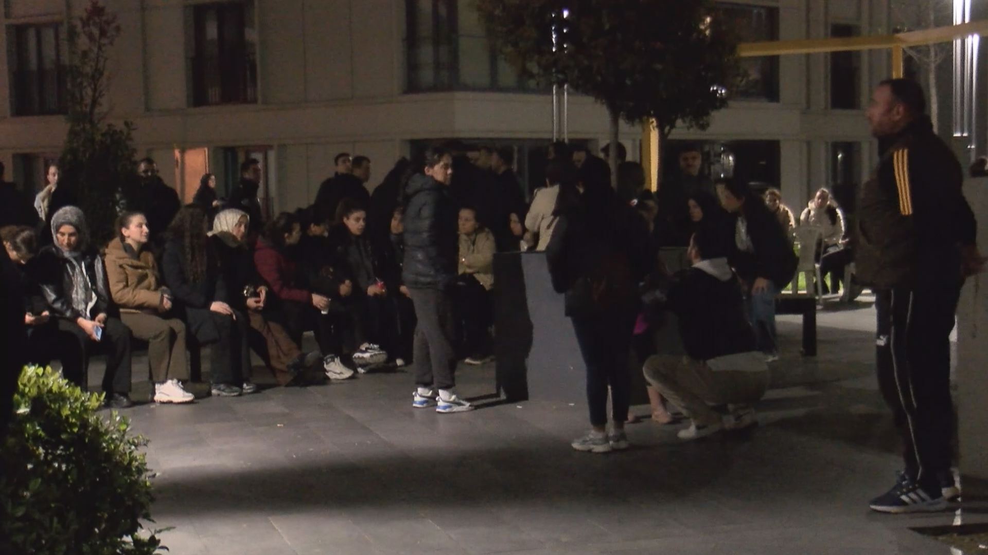 Başakşehir'de trafik kazasında ağır yaralanan polis şehit oldu  - Görsel 4