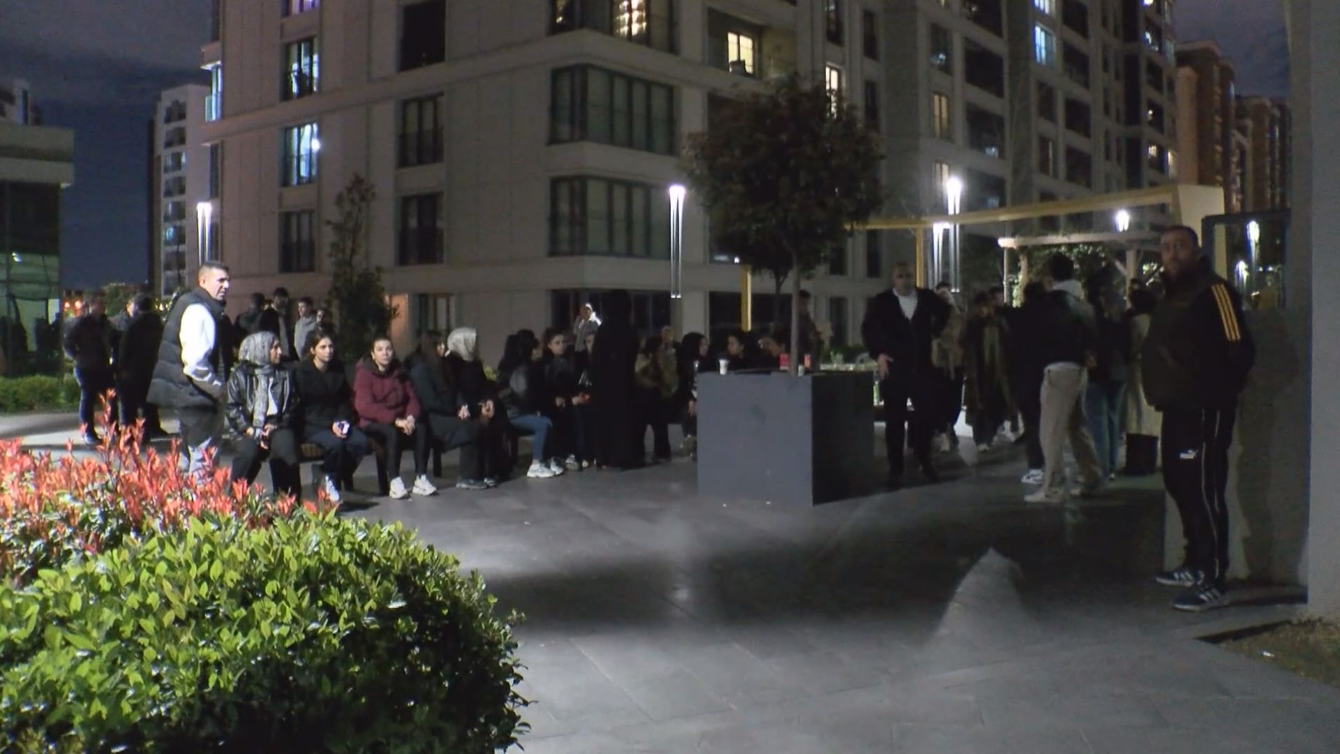 Başakşehir'de trafik kazasında ağır yaralanan polis şehit oldu  - Görsel 5