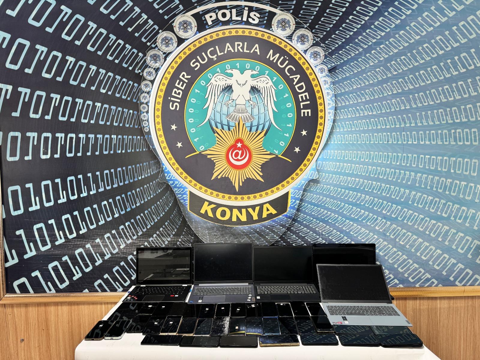 Konya Merkezli Dev Operasyon: Doktoru 11 Milyon TL Dolandıran Şebekenin 28,6 Milyarlık Çarkı Deşifre Oldu! - Görsel 1