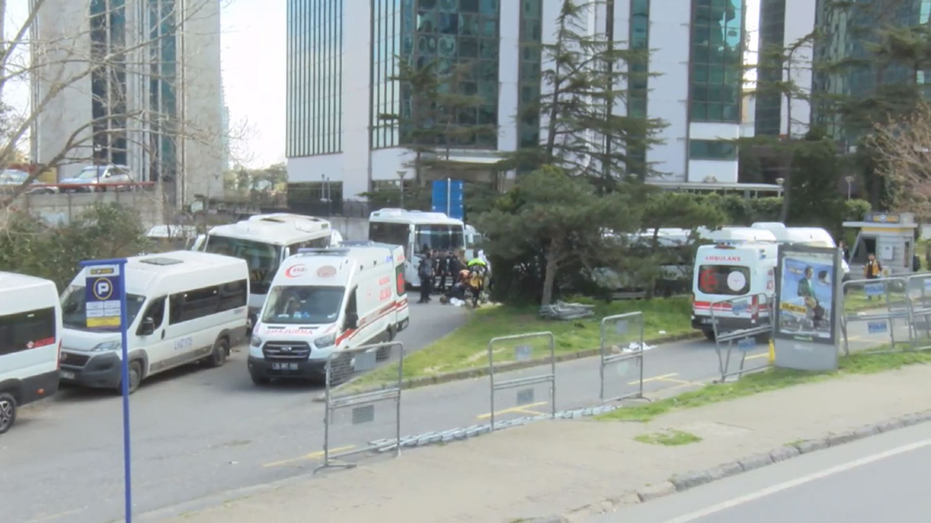 İsrail Konsolosluğu'nun da bulunduğu binanın önünde çatışma; 3 şüpheli etkisiz hale getirildi  - Görsel 1