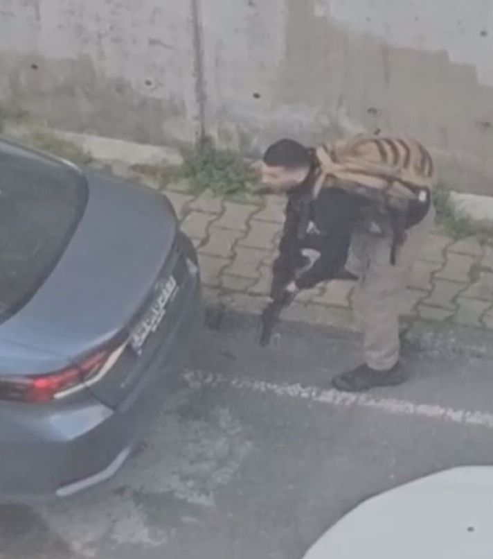 İsrail Konsolosluğu'nun da bulunduğu binanın önünde çatışma; 3 şüpheli etkisiz hale getirildi  - Görsel 3