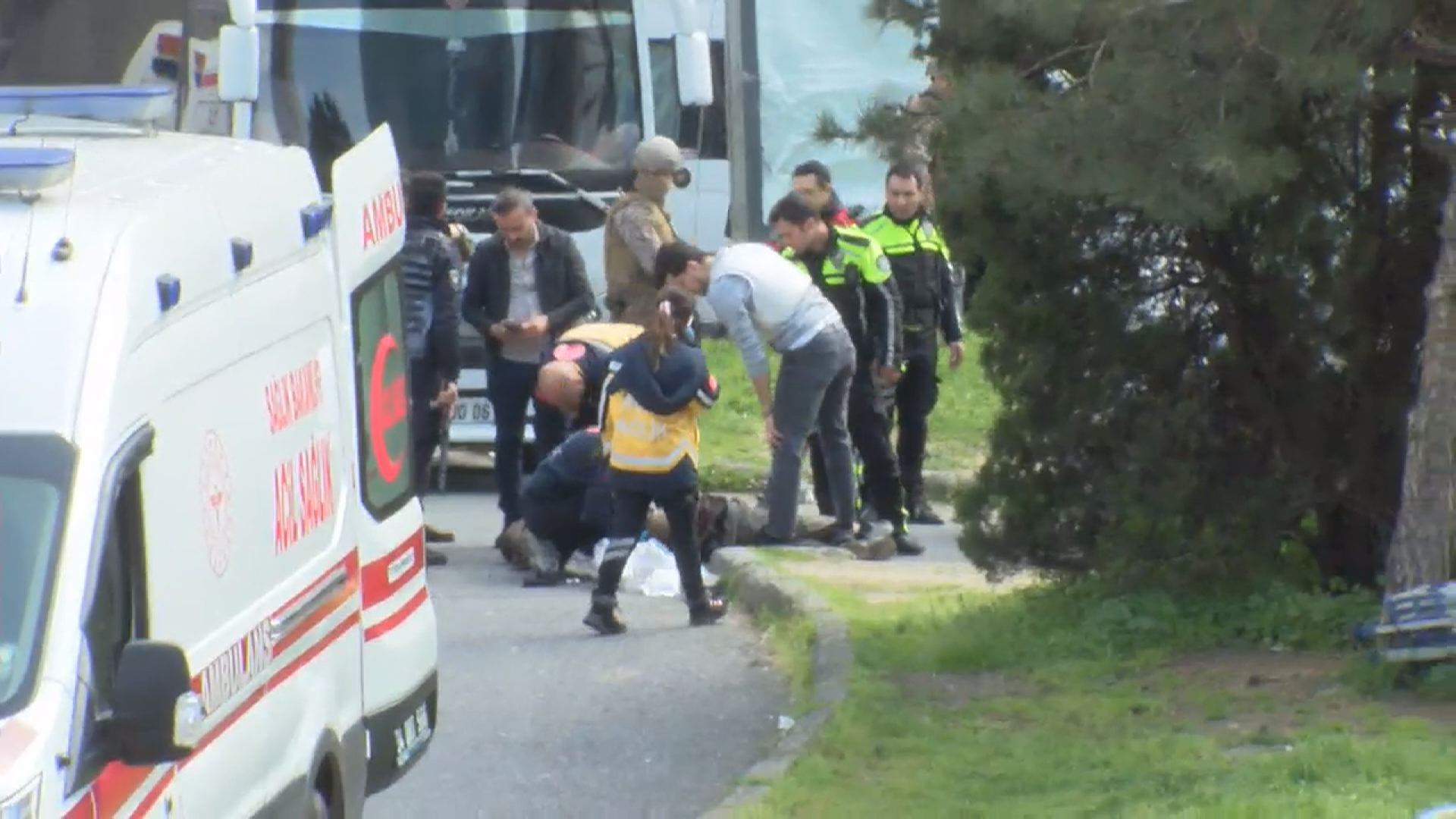 İsrail Konsolosluğu'nun da bulunduğu binanın önünde çatışma; 3 şüpheli etkisiz hale getirildi  - Görsel 4