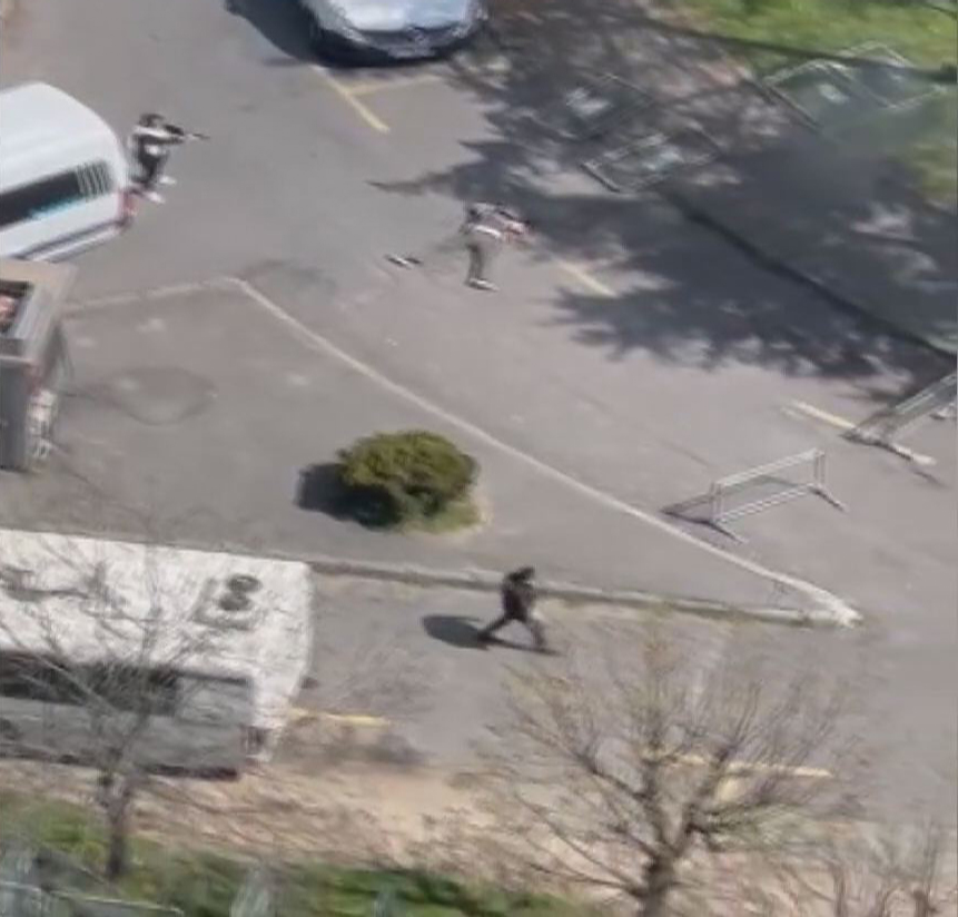 İsrail Konsolosluğu'nun da bulunduğu binanın önünde çatışma; 3 şüpheli etkisiz hale getirildi  - Görsel 8