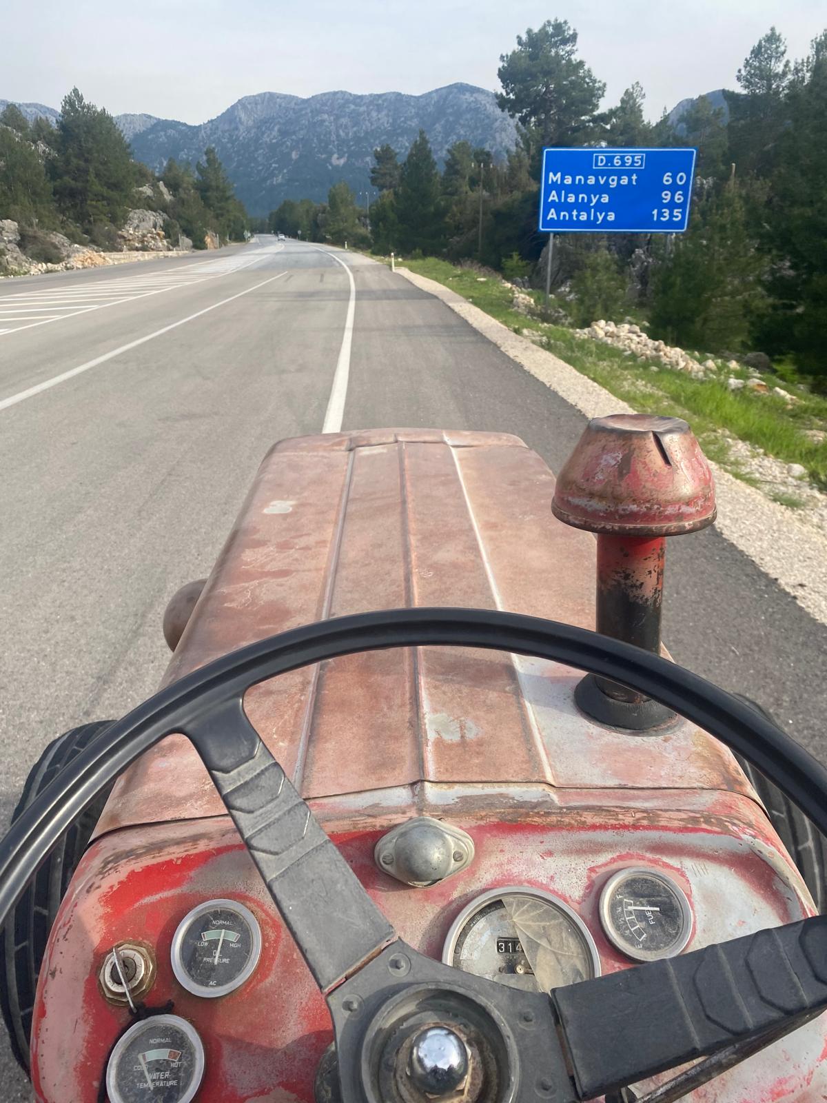 Seydişehirli çiftçi Yasin Kılıç, Çekici Fiyatına Kızdı, 54 Yıllık Traktörüyle  Alacabeli Aştı! - Görsel 5