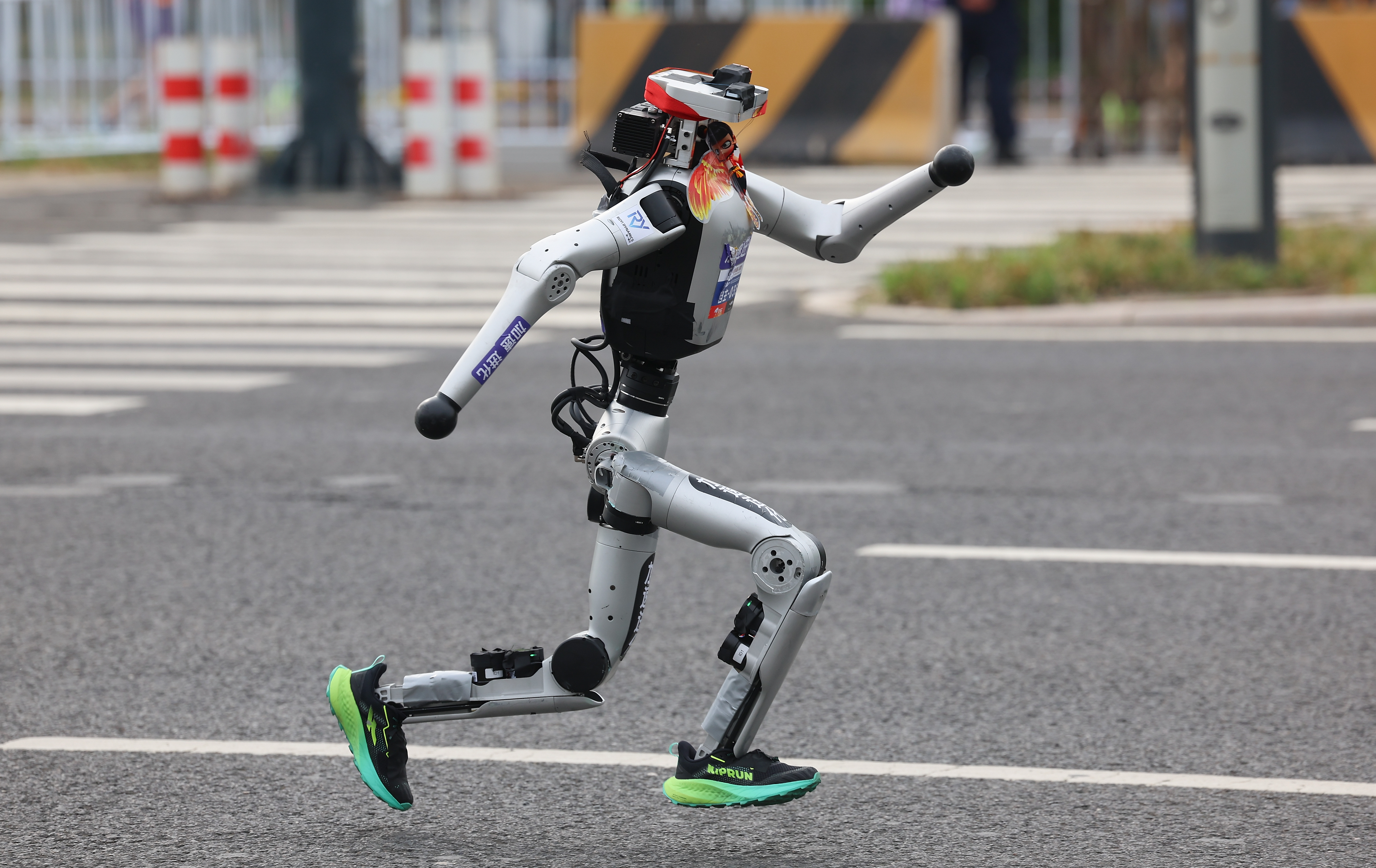 İnsansı robot yarı maratonda dünya rekorunu kırdı - Görsel 10