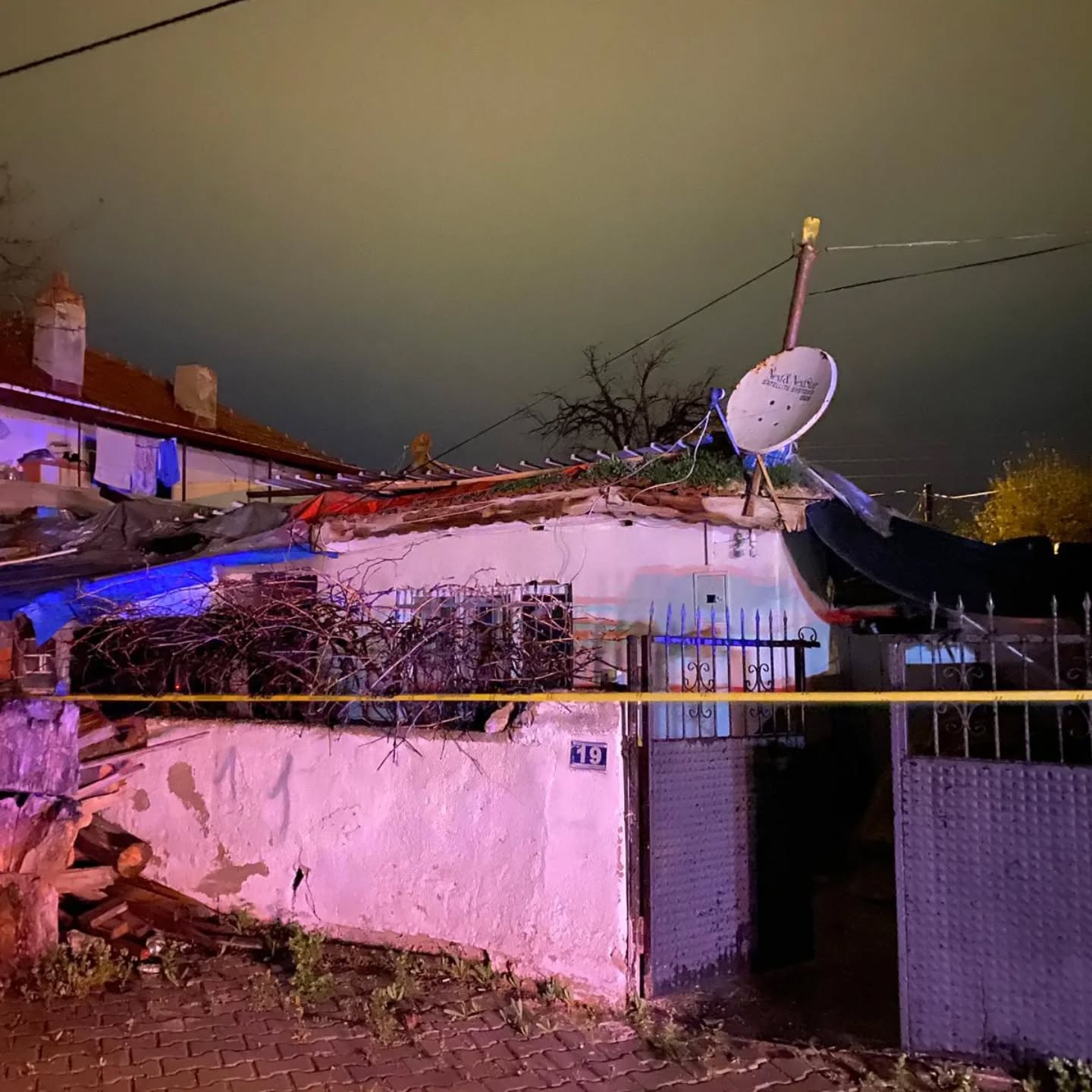 Konyada  Korkutan Çökme: Enkaz Altından Sağ Kurtarıldı! - Görsel 4