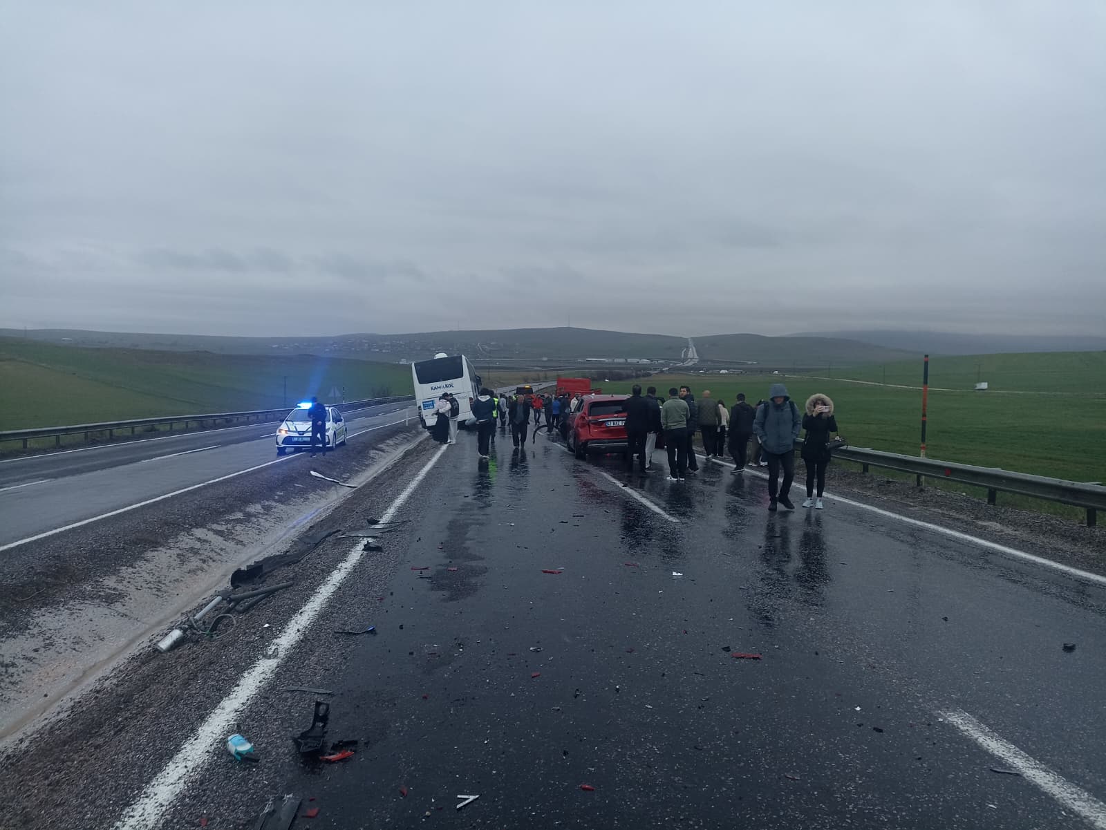 Aksaray - Yolcu otobüsü 10 araca çarparak durabildi: 7 yaralı - Görsel 2