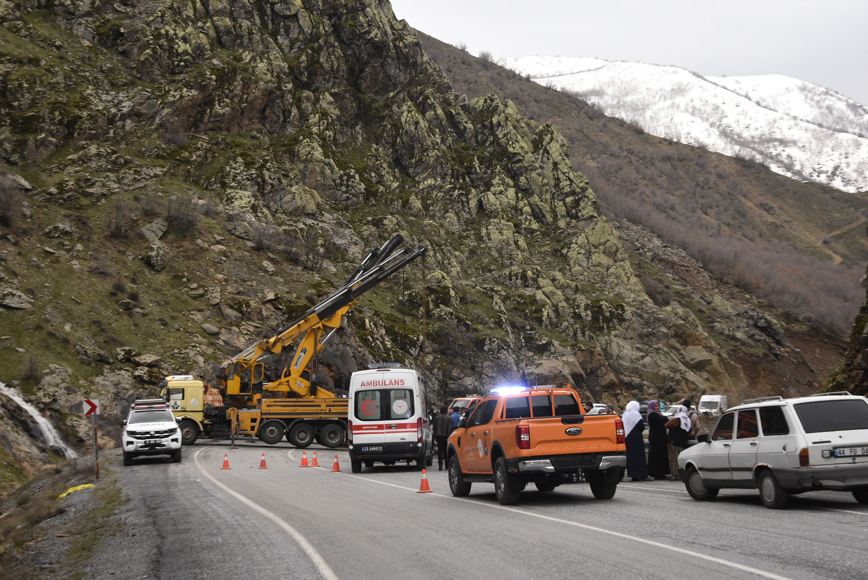 Bitlis - Dereye yuvarlanan beton mikserinin şoförü kayboldu - Görsel 2