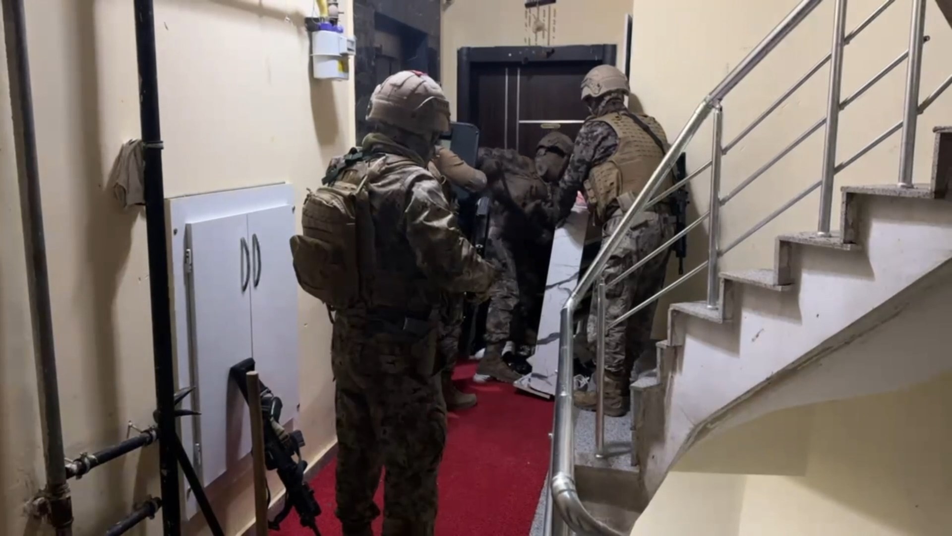  KONYADA TEFECİLERE ŞAFAK OPERASYONU, EVDEN SERVET ÇIKTI      - Görsel 2