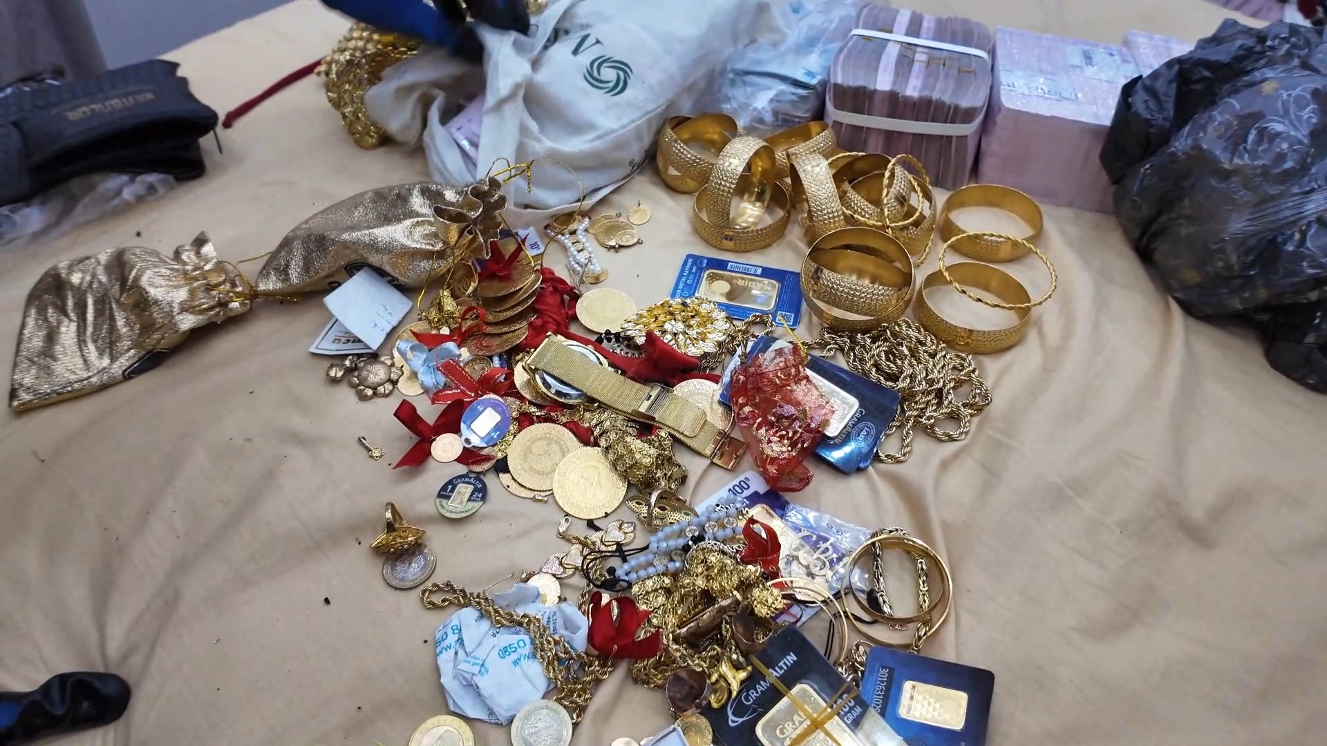  KONYADA TEFECİLERE ŞAFAK OPERASYONU, EVDEN SERVET ÇIKTI      - Görsel 5