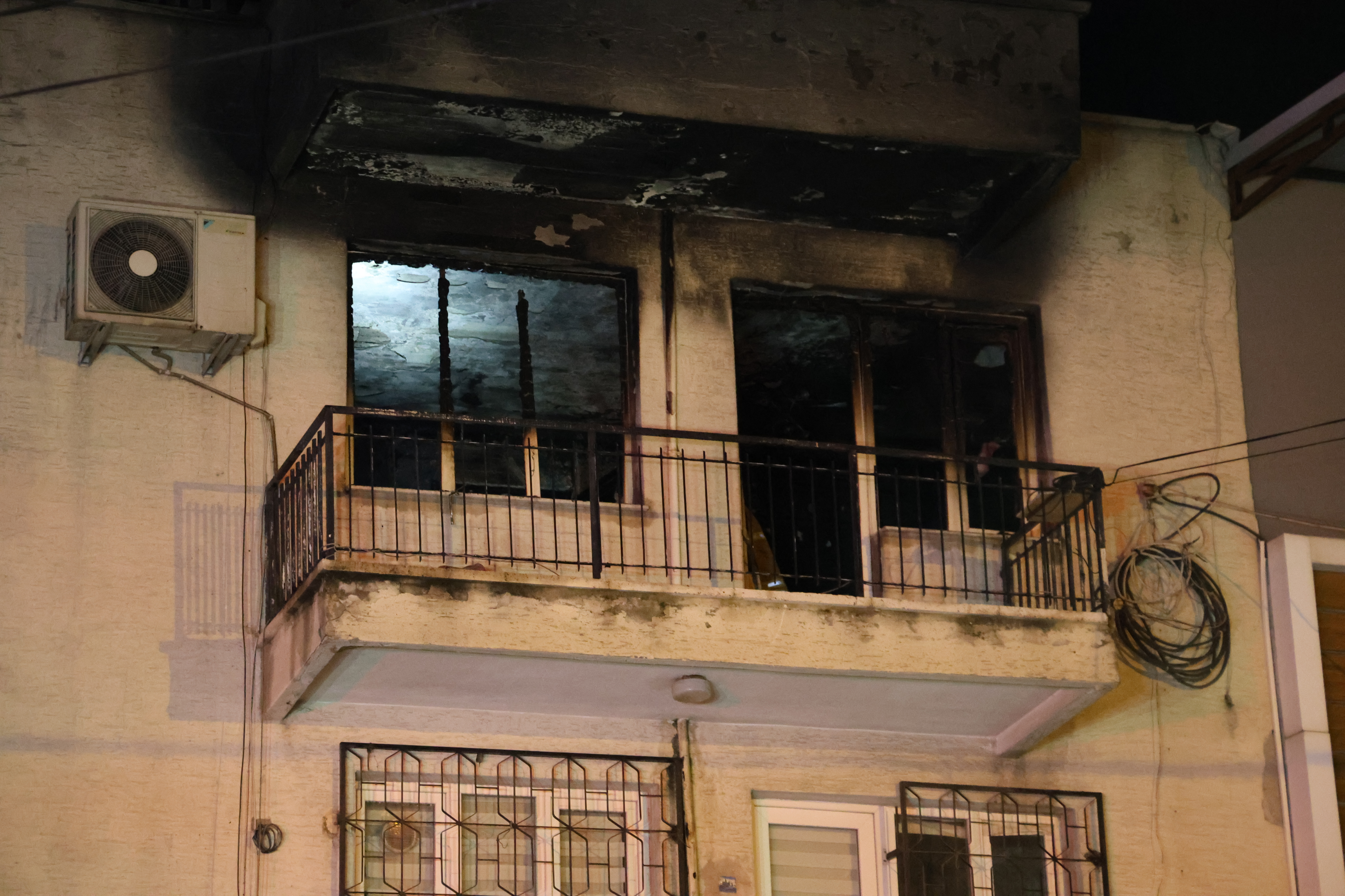 İzmir’de evde çıkan yangında baba öldü, oğlu entübe edildi - Görsel 2