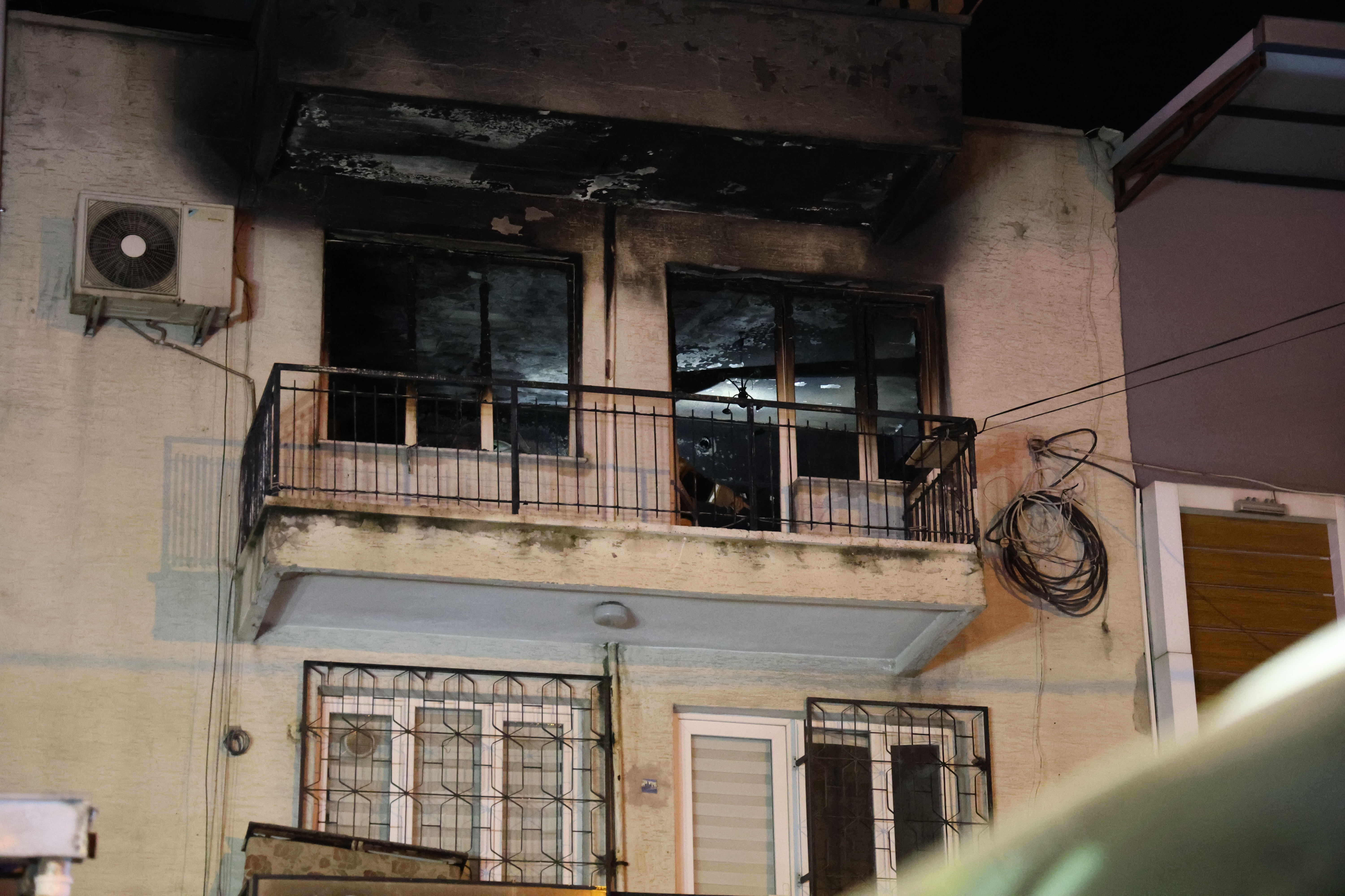 İzmir’de evde çıkan yangında baba öldü, oğlu entübe edildi - Görsel 3