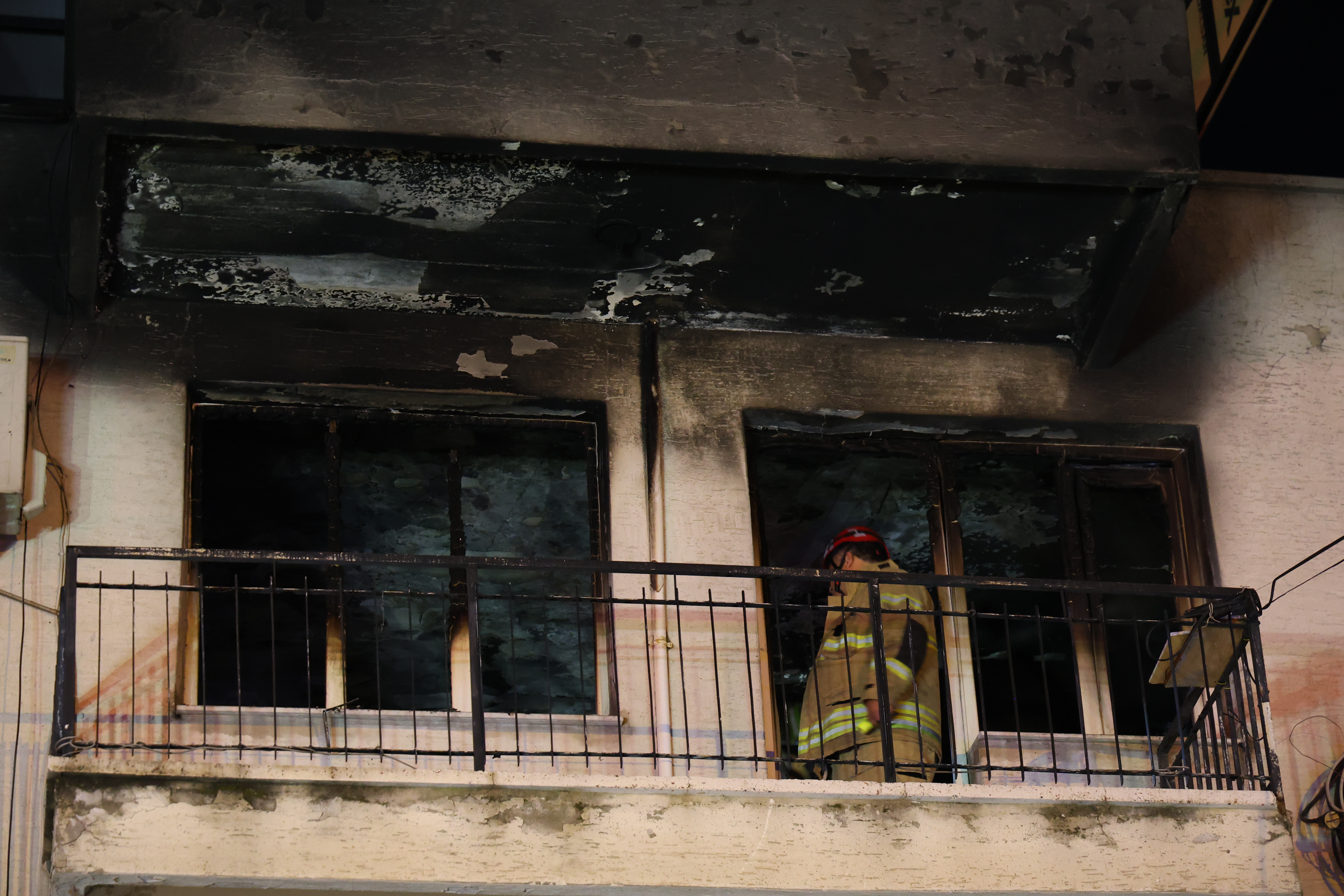 İzmir’de evde çıkan yangında baba öldü, oğlu entübe edildi - Görsel 6