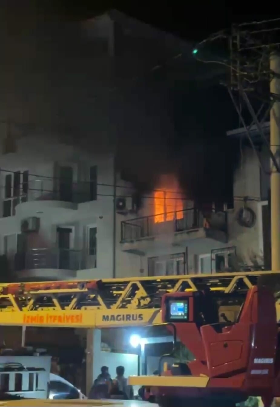 İzmir’de evde çıkan yangında baba öldü, oğlu entübe edildi - Görsel 7