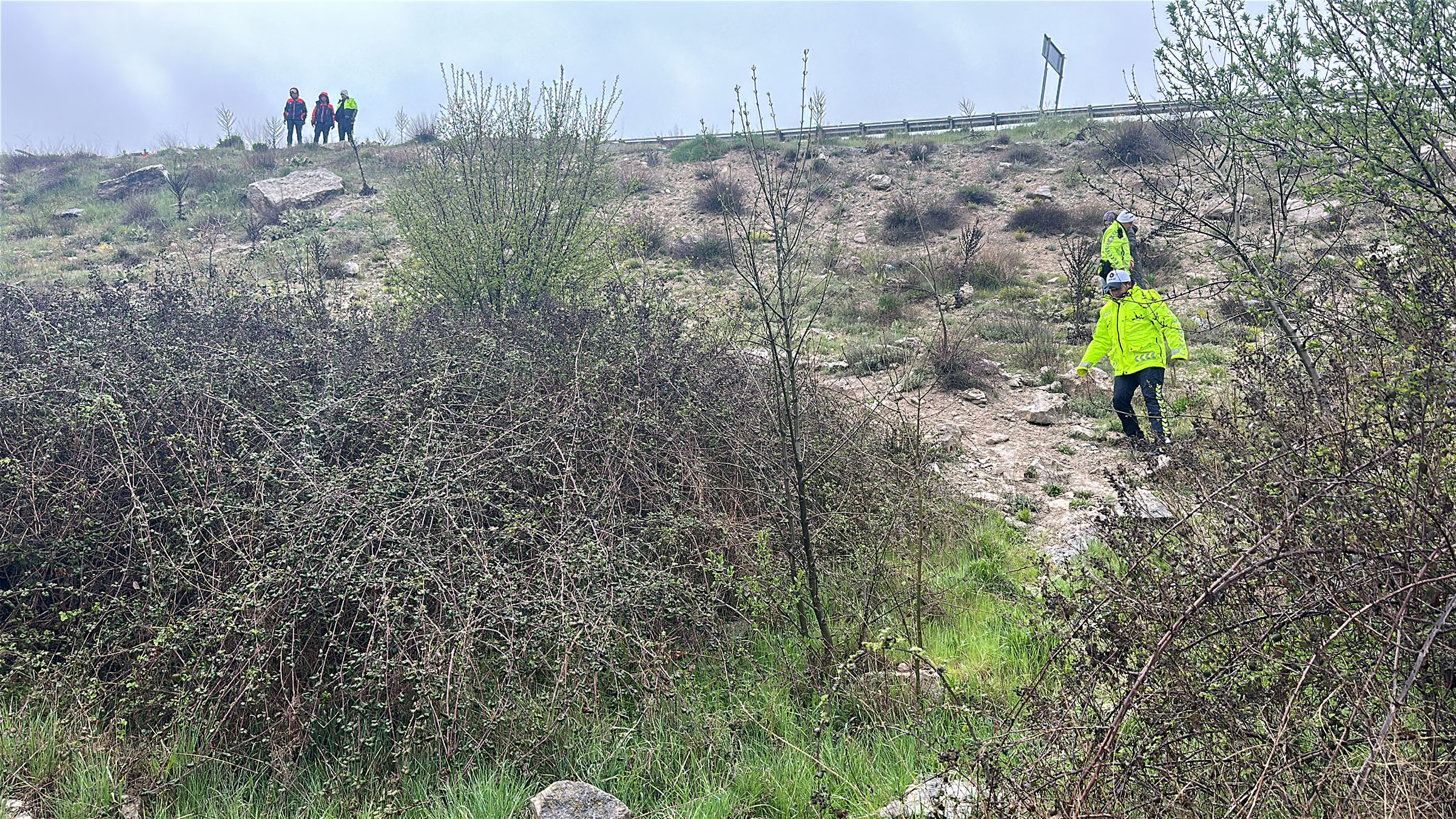 Porsuk Çayı’na düşen otomobilin sürücüsü ağır yaralandı, yanındaki eşi öldü - Görsel 7